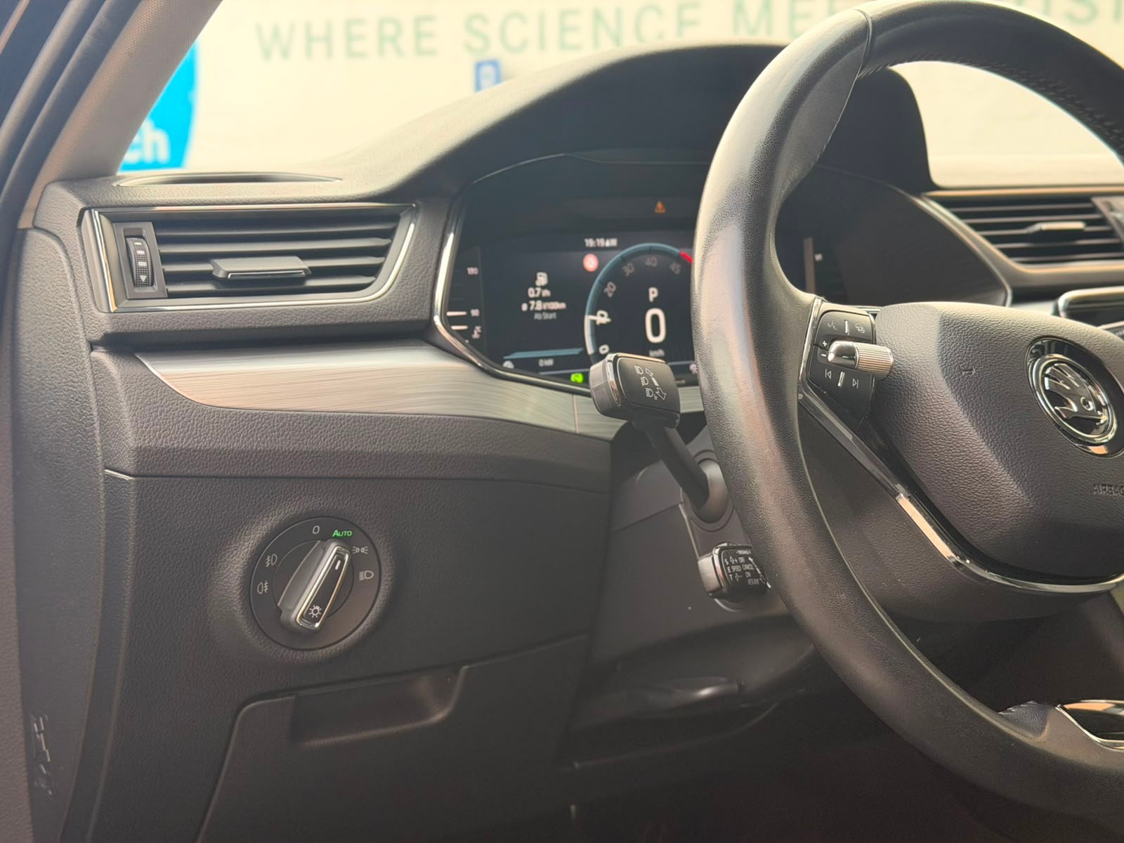 SKODA Superb Combi 2.0 TDi Ambition 4x4 DSG-image-14