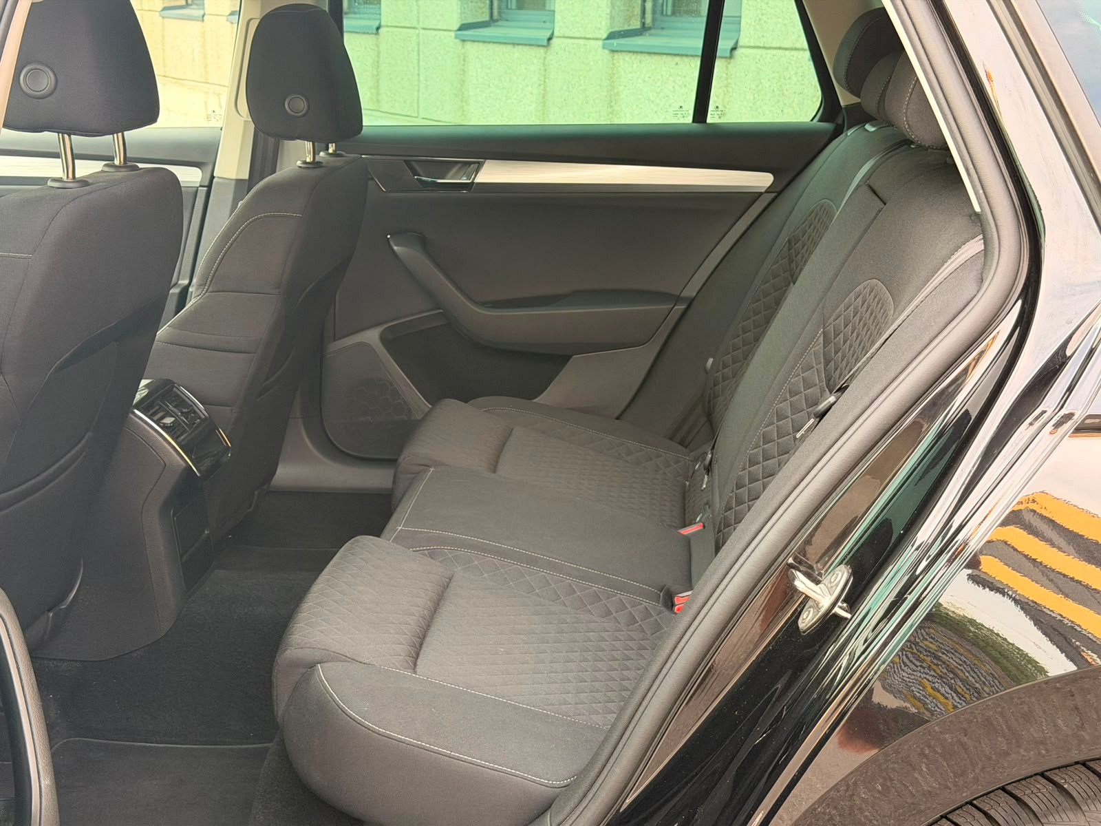 SKODA Superb Combi 2.0 TDi Ambition 4x4 DSG-image-17