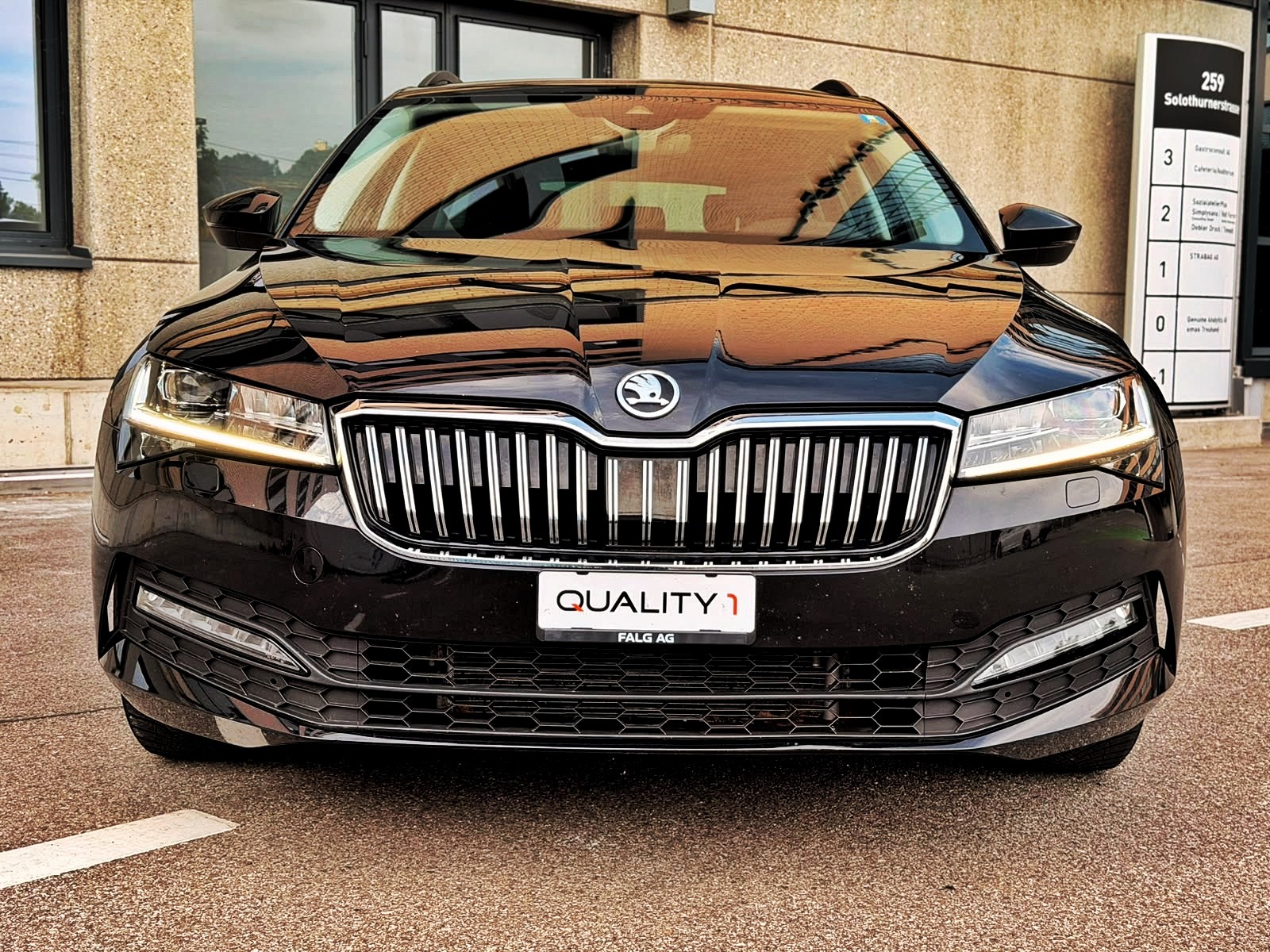 SKODA Superb Combi 2.0 TDi Ambition 4x4 DSG-image-10