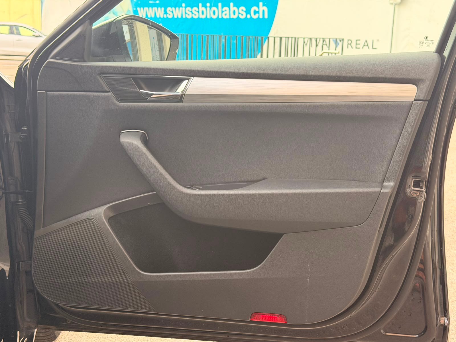 SKODA Superb Combi 2.0 TDi Ambition 4x4 DSG-image-28
