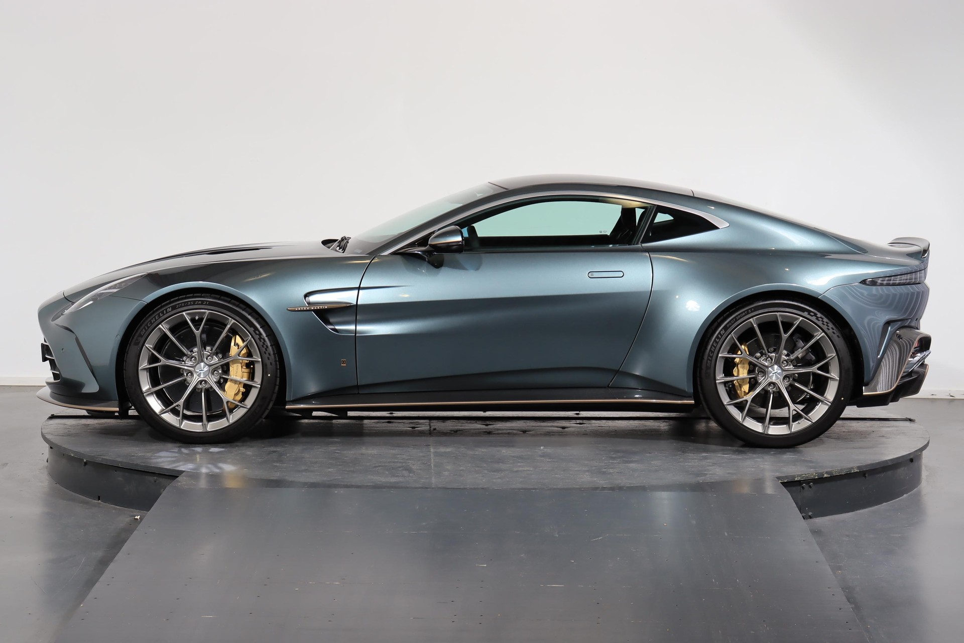 ASTON MARTIN V8 Vantage Coupé 4.0 S V8 Bi-Turbo-showroom-element-1