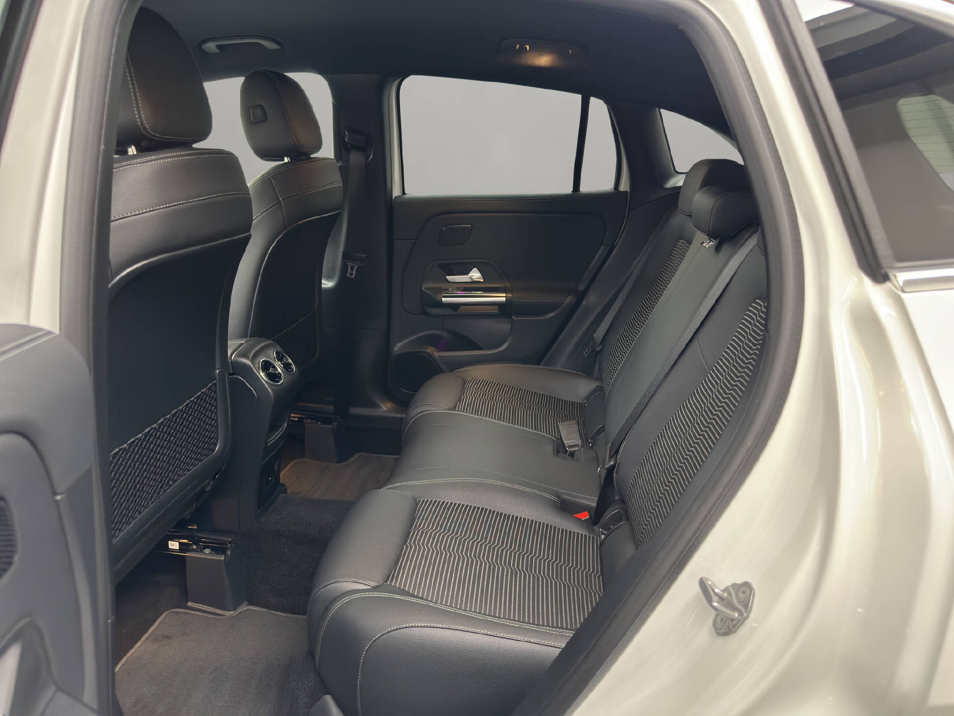 MERCEDES-BENZ GLA 220 d Progressive 4matic-image-9
