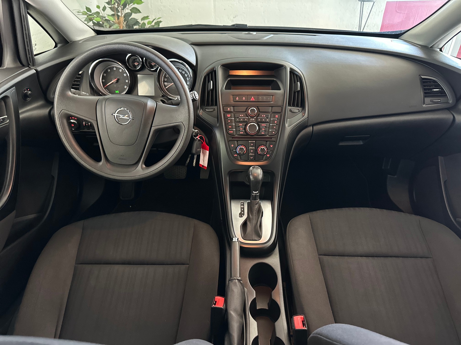 OPEL Astra 1.4i 16V Turbo Sport Automatic-image-13