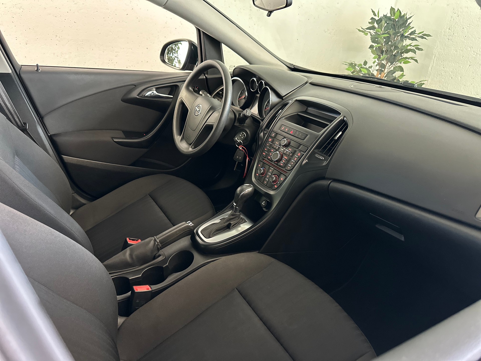 OPEL Astra 1.4i 16V Turbo Sport Automatic-image-10