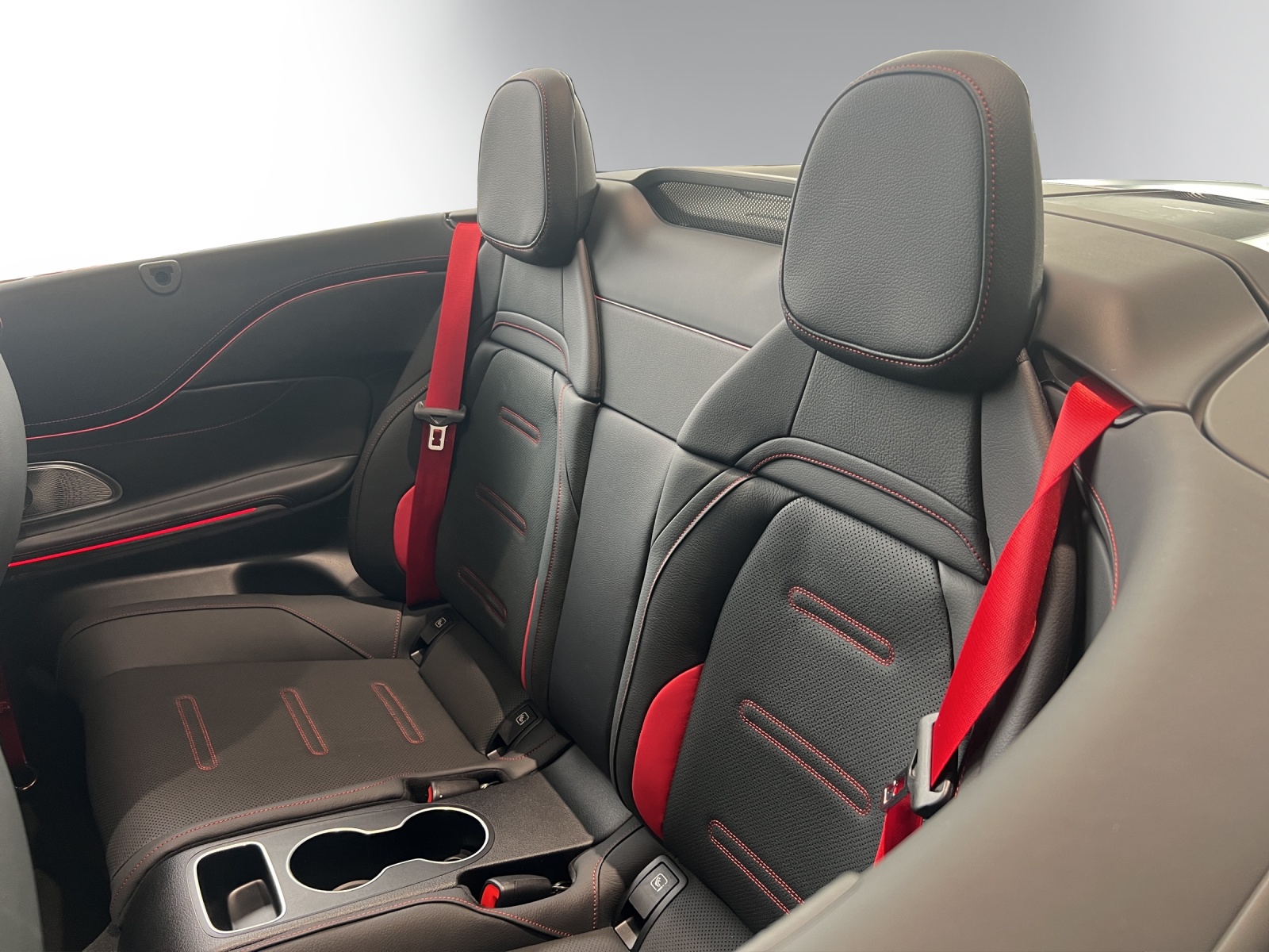 MERCEDES-BENZ CLE AMG 53 Cabrio 4Matic+ 9G-Tronic-image-9