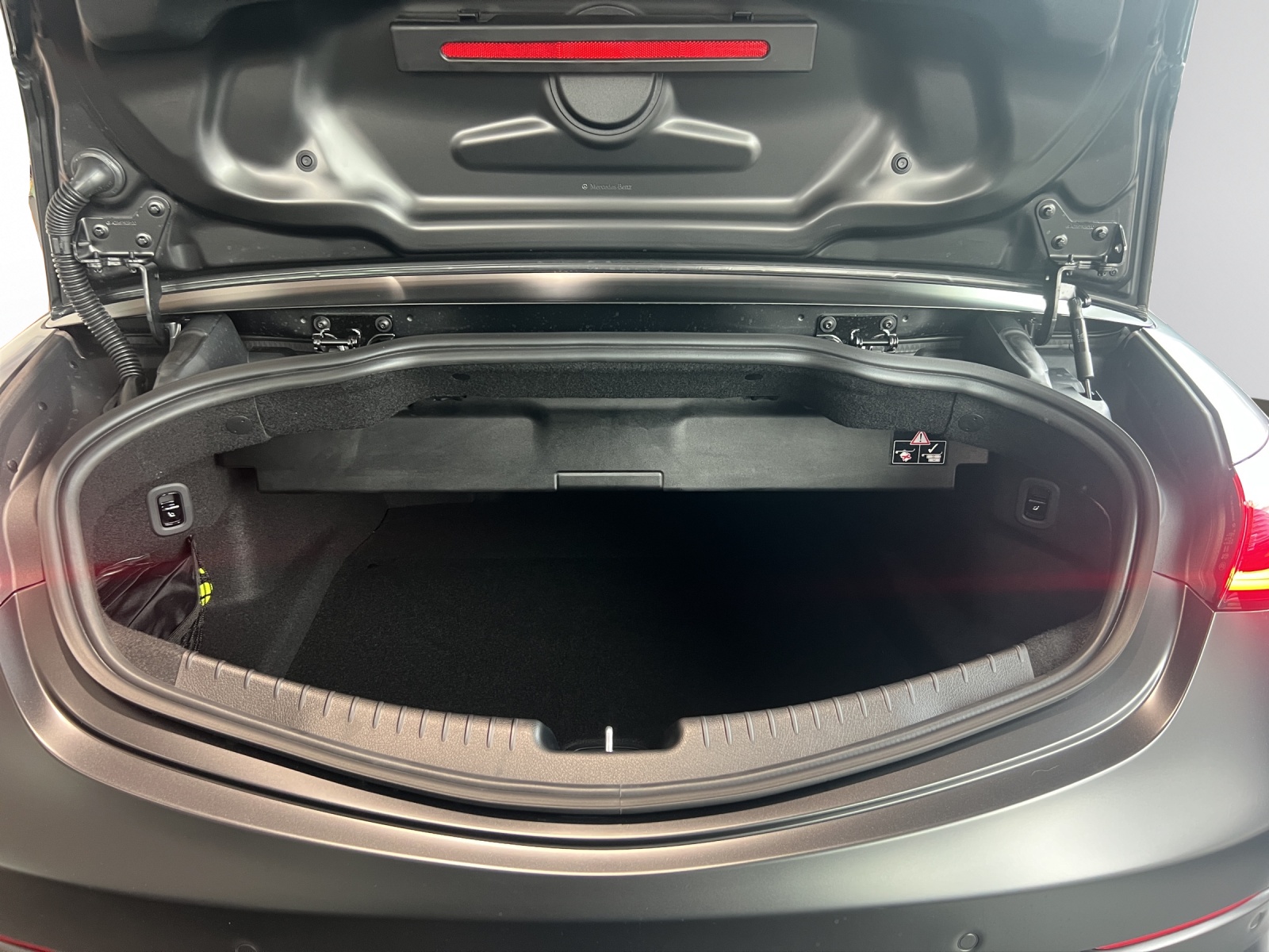MERCEDES-BENZ CLE AMG 53 Cabrio 4Matic+ 9G-Tronic-image-4