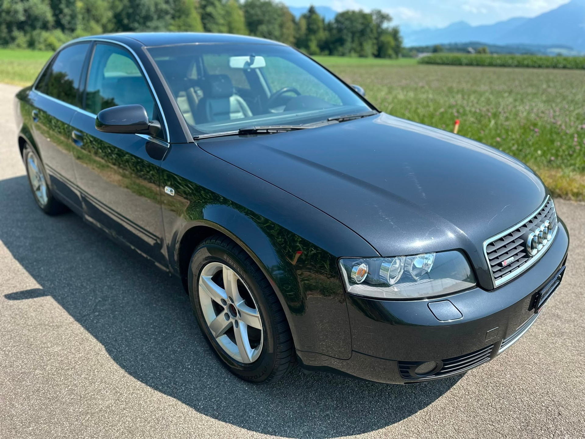 AUDI A4 2.5 TDI quattro-showroom-element-3