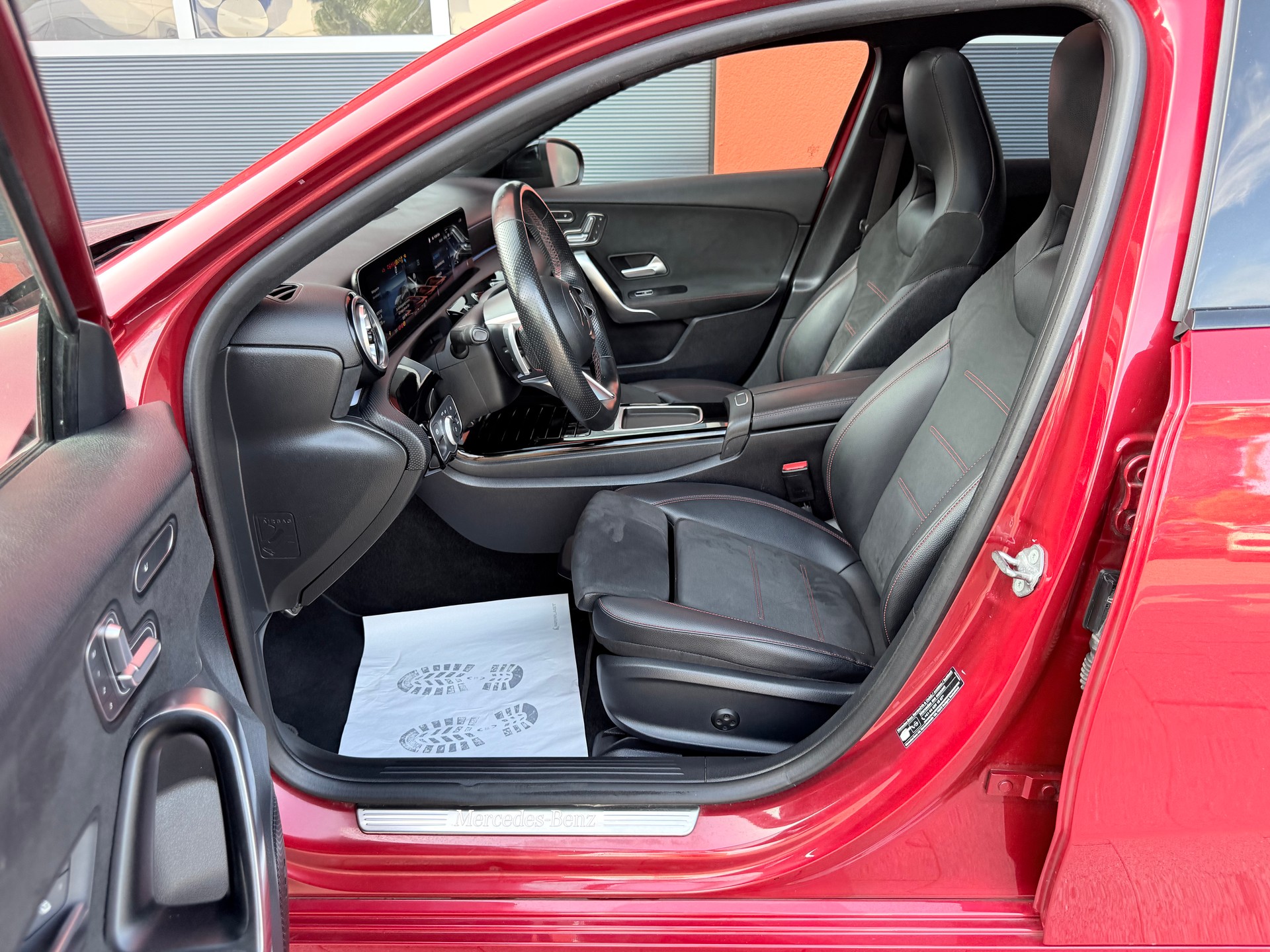MERCEDES-BENZ A 200 7G-DCT AMG LINE-image-11
