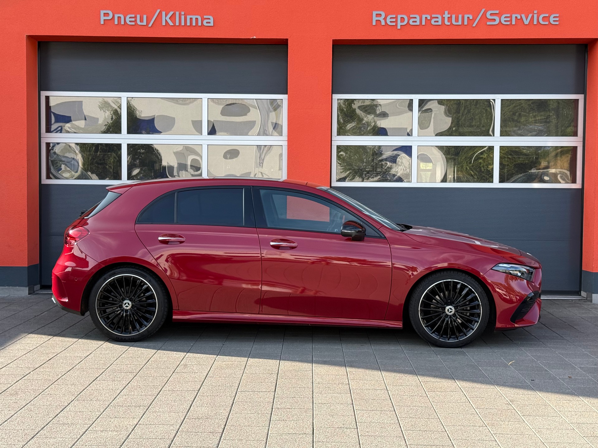 MERCEDES-BENZ A 200 7G-DCT AMG LINE-showroom-element-3