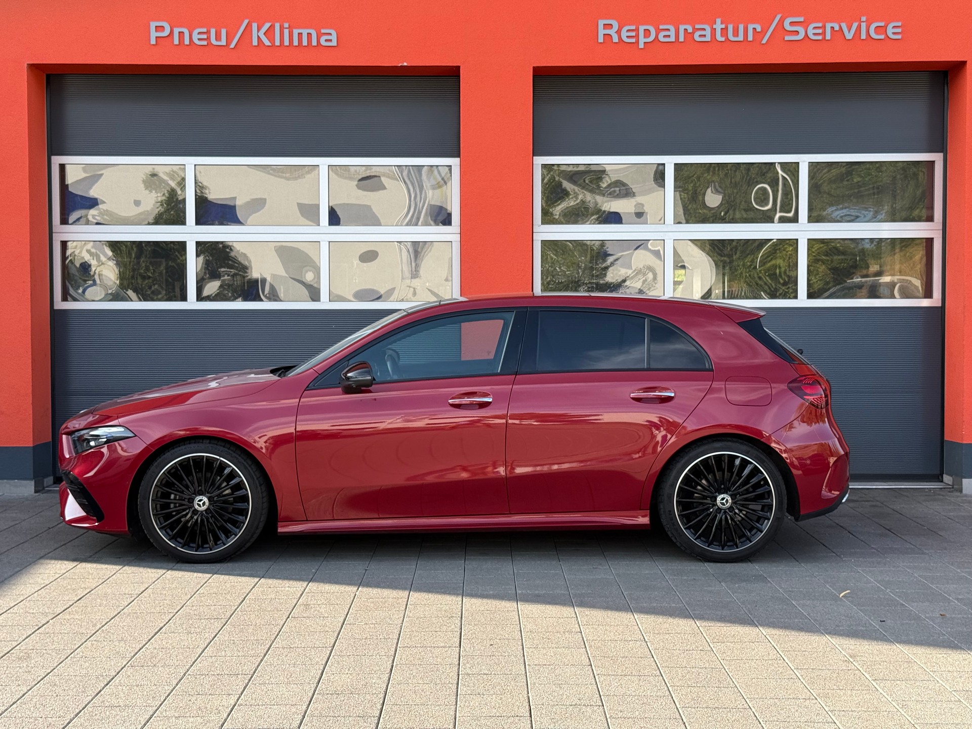 MERCEDES-BENZ A 200 7G-DCT AMG LINE-showroom-element-1