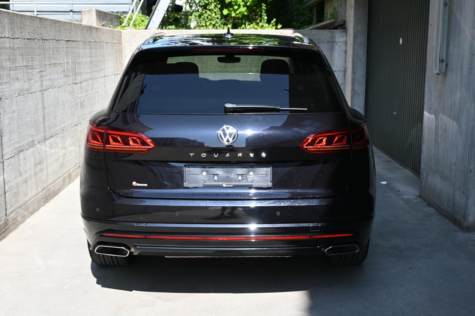 VW Touareg 3.0 TDI R Line Tiptronic-showroom-element-1