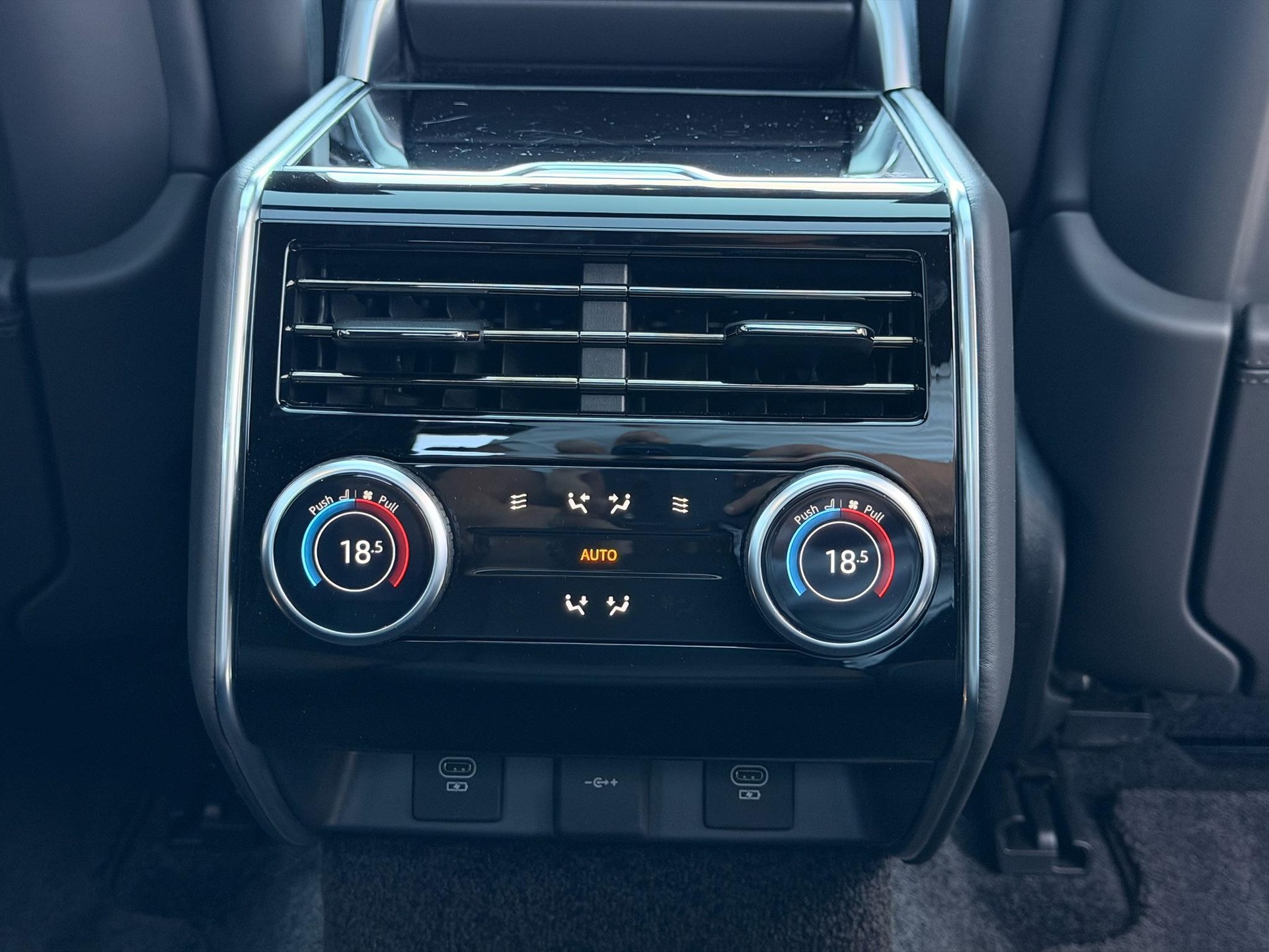 LAND ROVER Range Rover 4.4 V8 Autobiography LWB-image-17