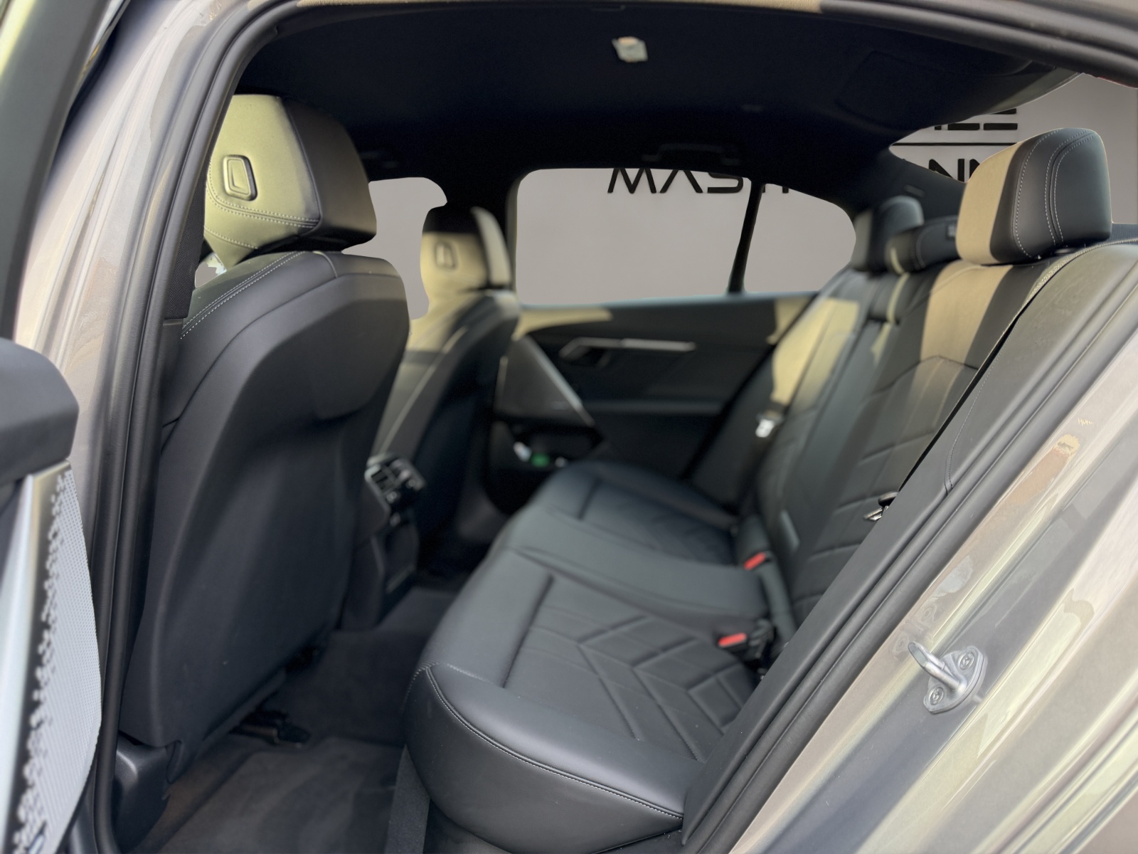BMW 520d 48V M Sport Steptronic-image-12