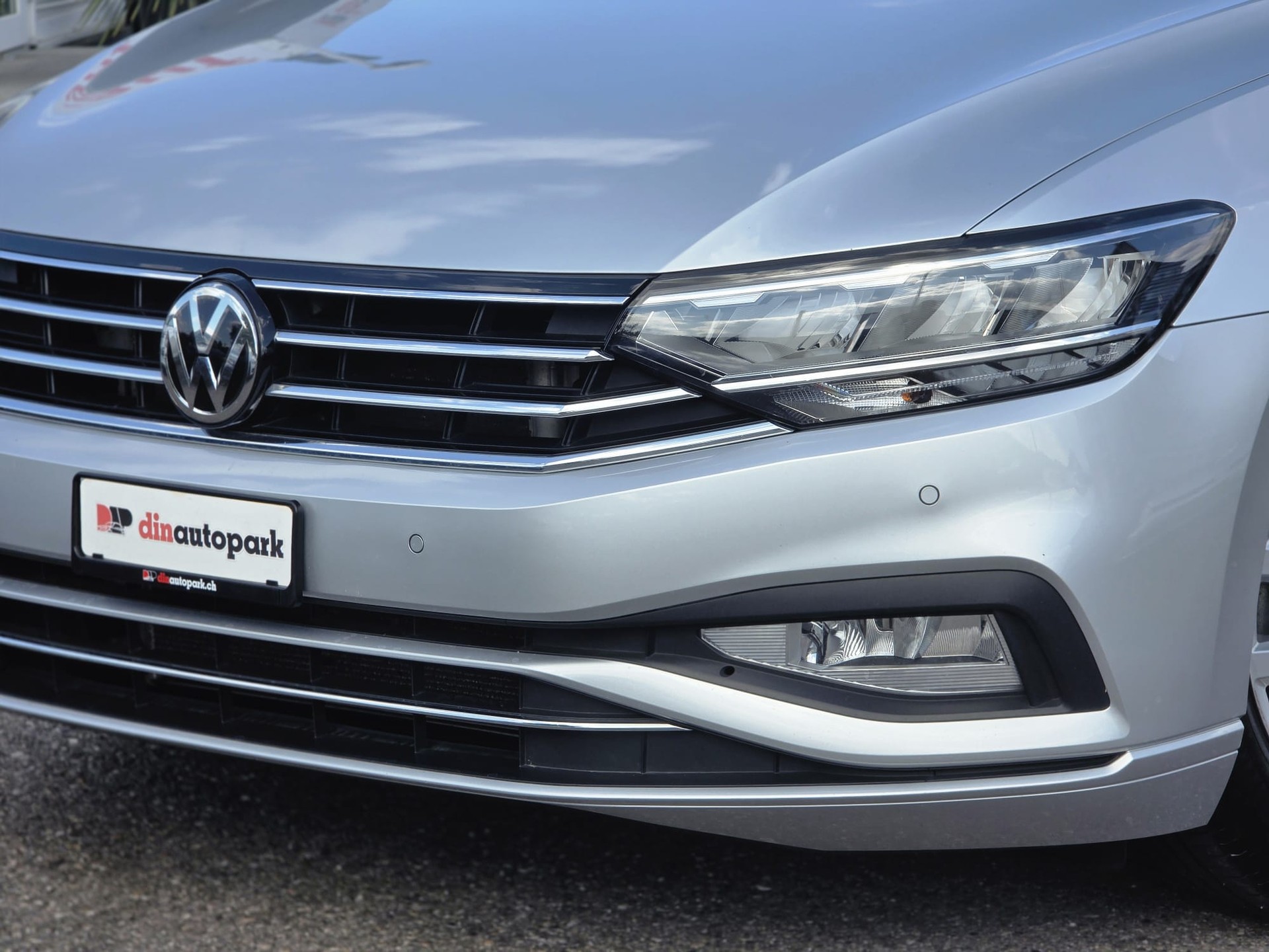 VW Passat Variant 1.6 TDI Business DSG * CH-Fahrzeug * Frisch ab MFK * Anhängerkupplung *-showroom-element-1