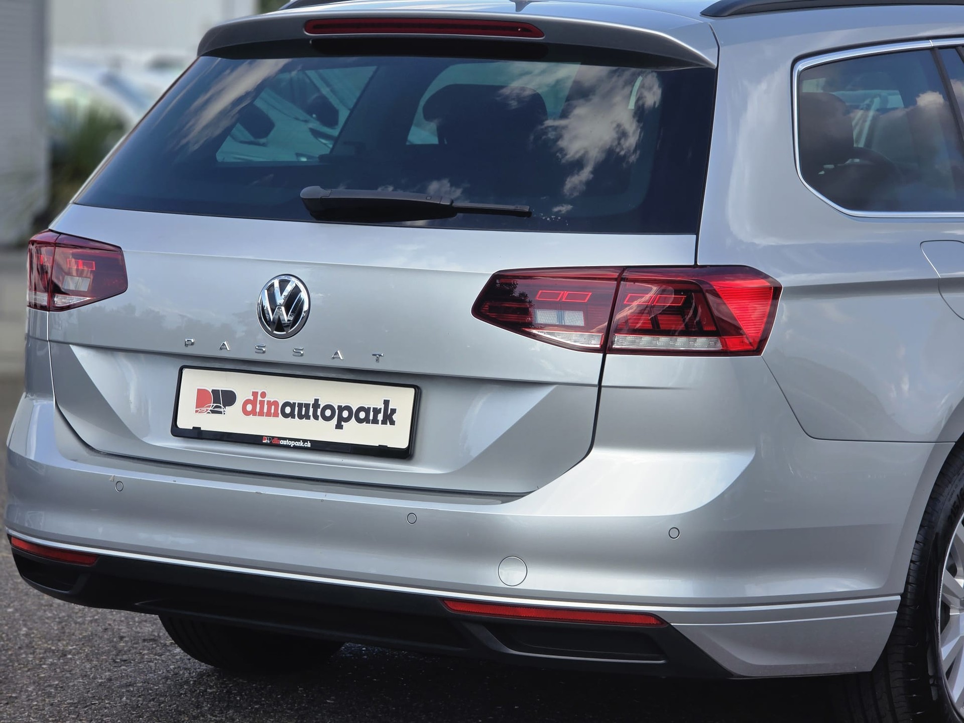 VW Passat Variant 1.6 TDI Business DSG * CH-Fahrzeug * Frisch ab MFK * Anhängerkupplung *-image-5