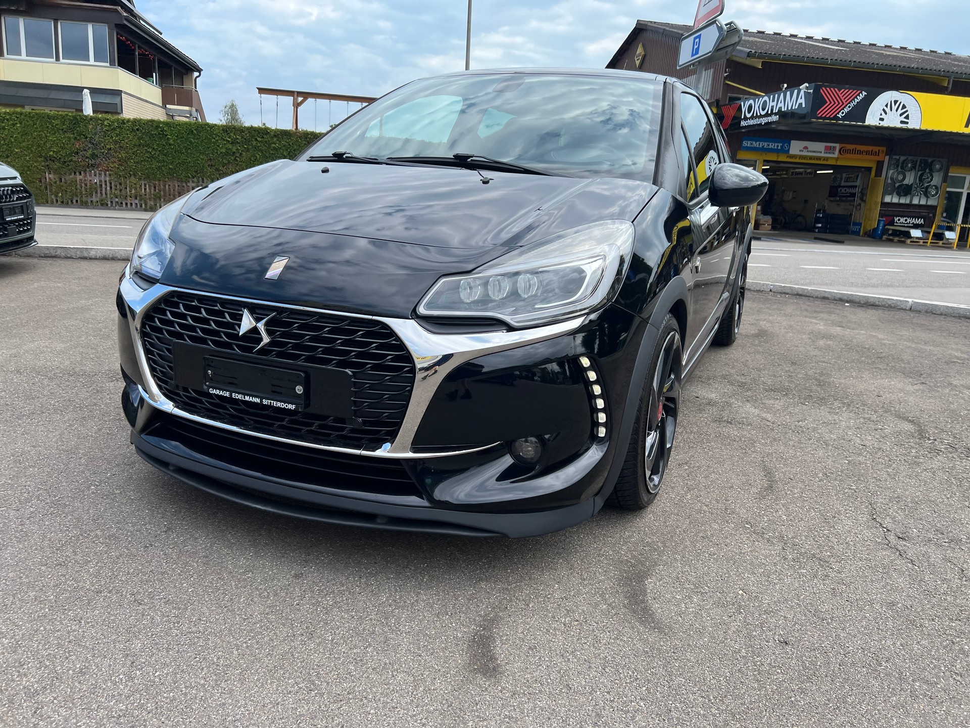 DS AUTOMOBILES DS 3 1.6 THP Performance Black Spezial-showroom-element-2