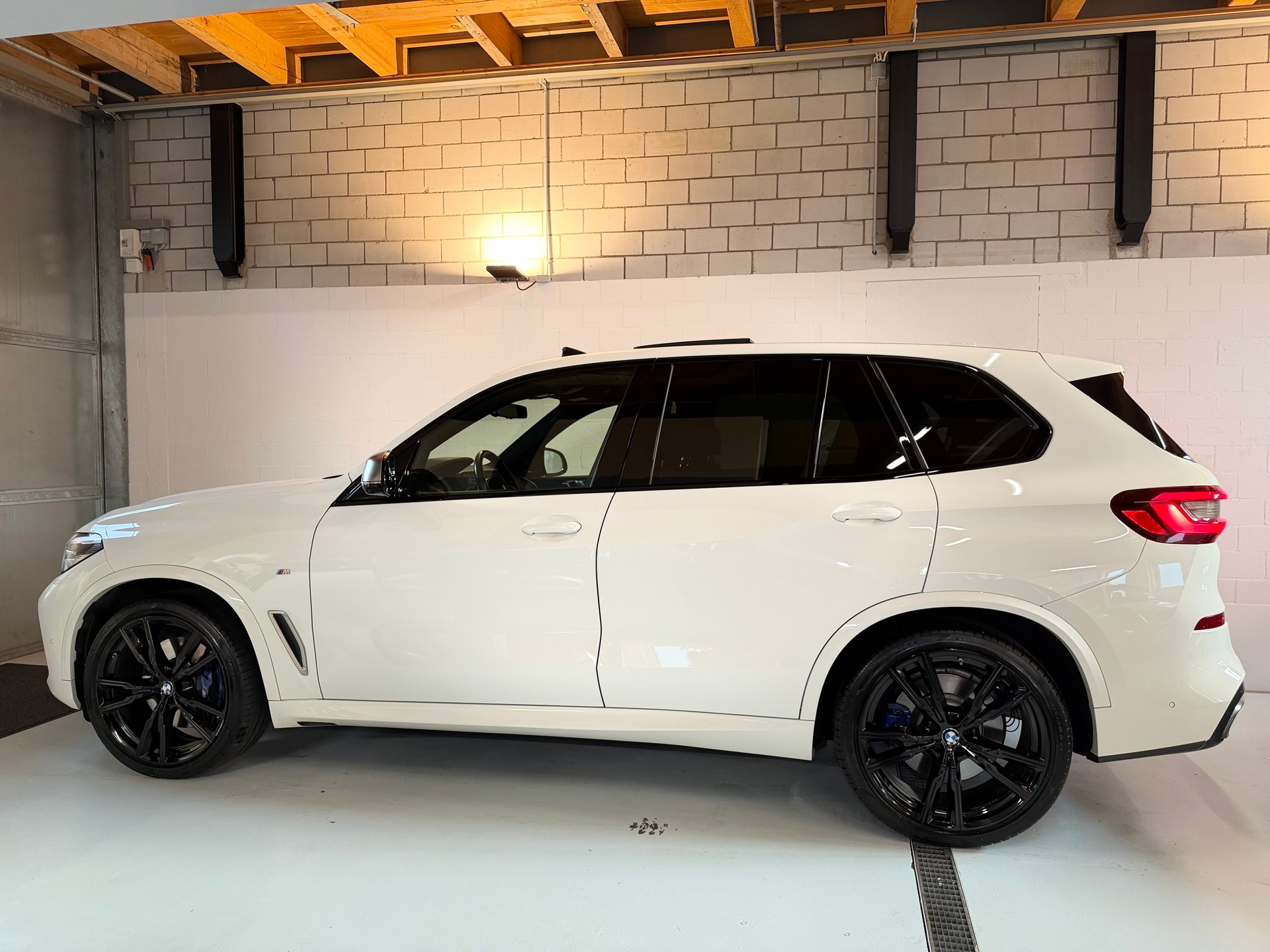 BMW X5 xDrive M50d Steptronic-showroom-element-3