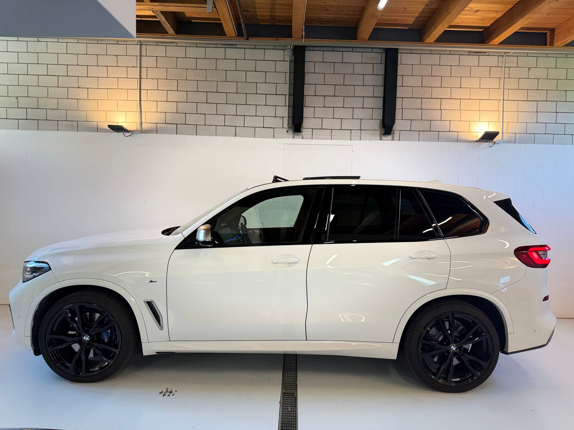 BMW X5 xDrive M50d Steptronic-showroom-element-3