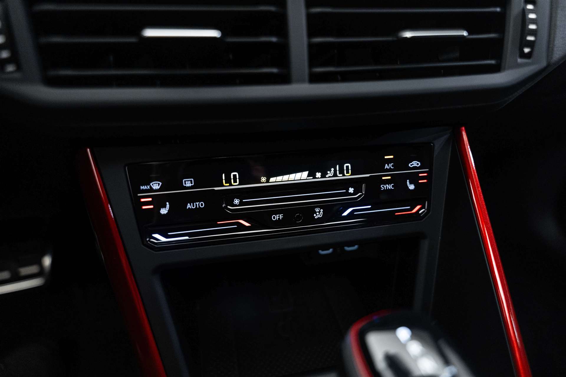 VW VW Polo 2.0 TSI GTI DSG Pano & Alcantara!-image-24
