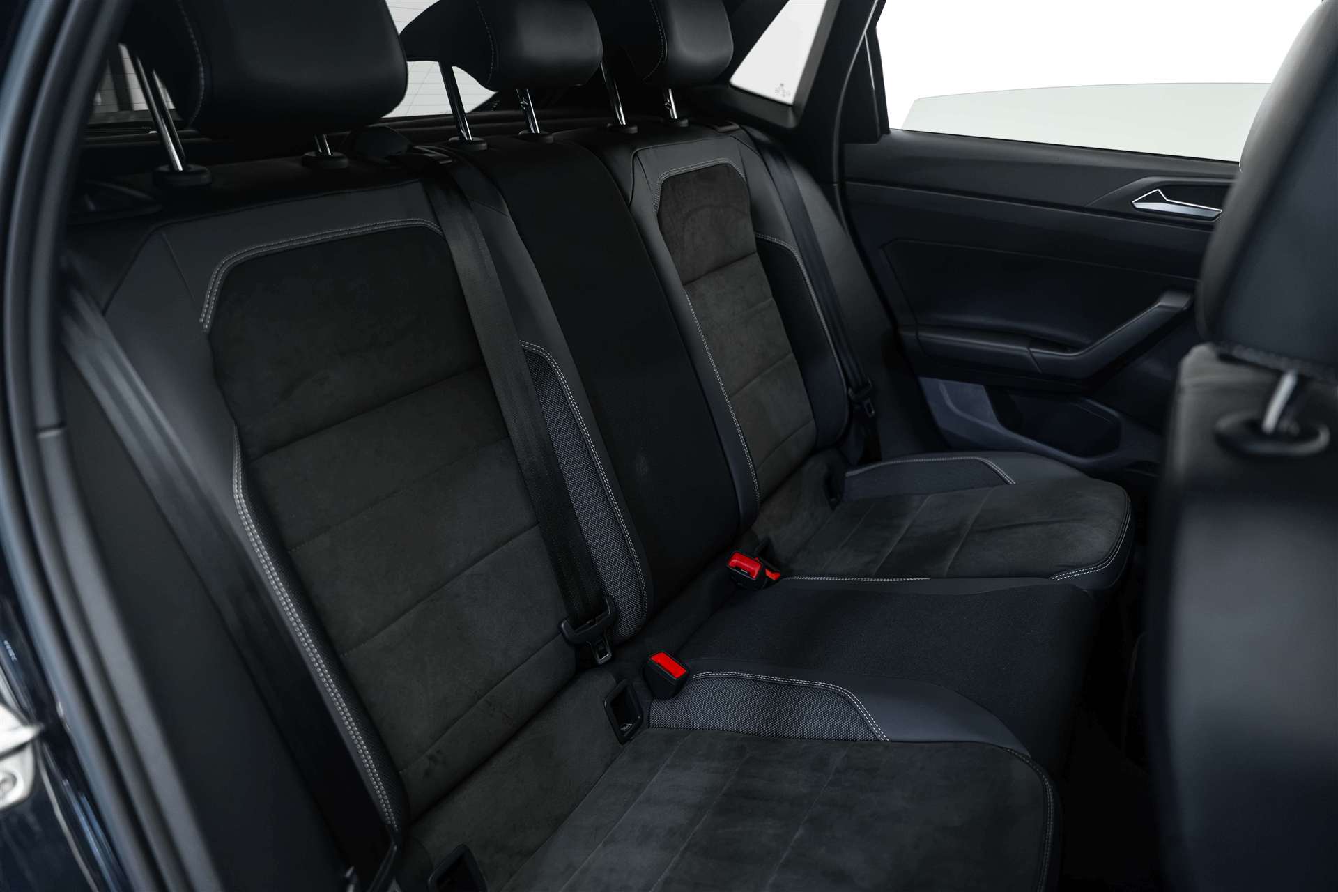 VW VW Polo 2.0 TSI GTI DSG Pano & Alcantara!-image-14