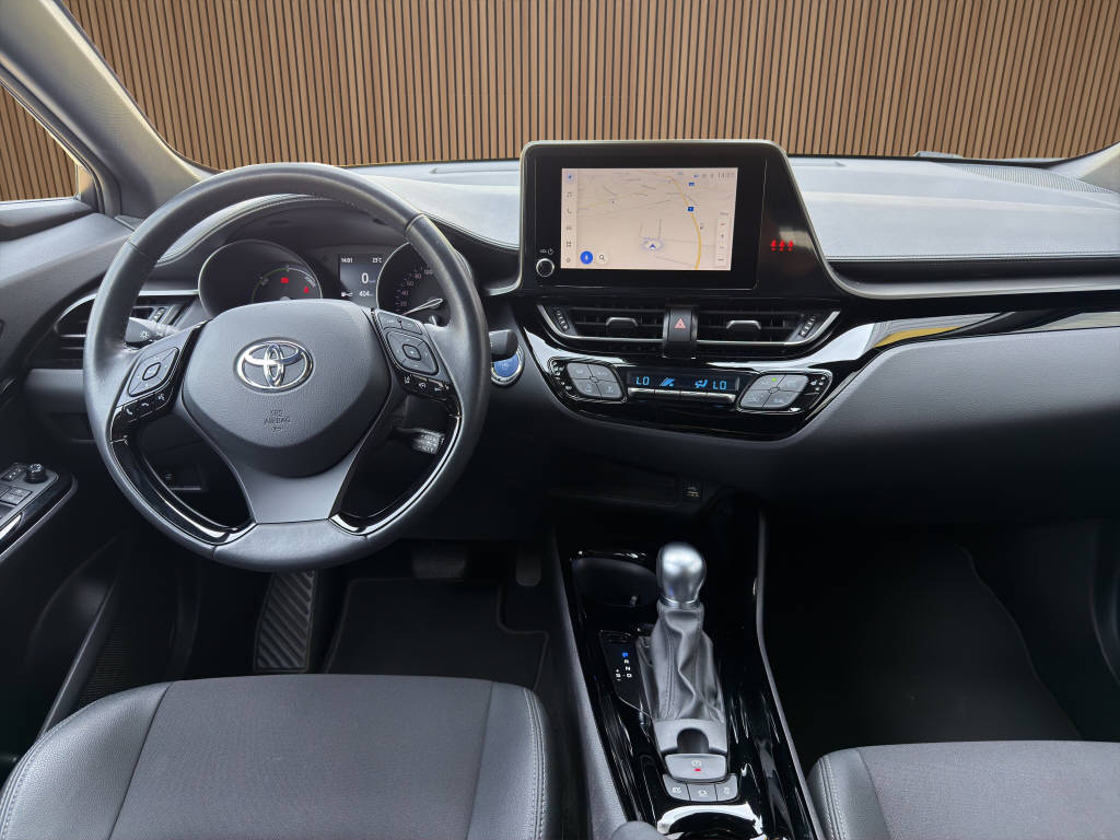 TOYOTA C-HR 2.0 VVTi HSD Trend-image-16