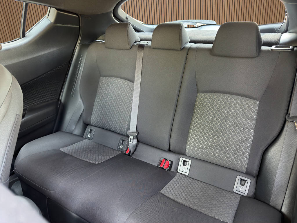 TOYOTA C-HR 2.0 VVTi HSD Trend-image-17