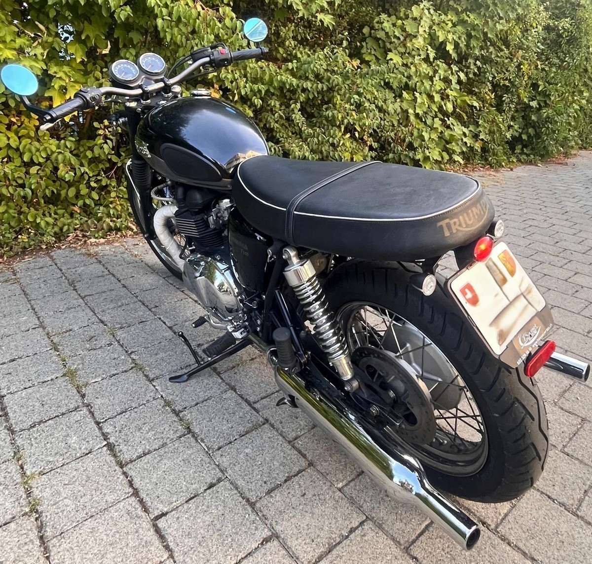 TRIUMPH Bonneville 900 i-image-3