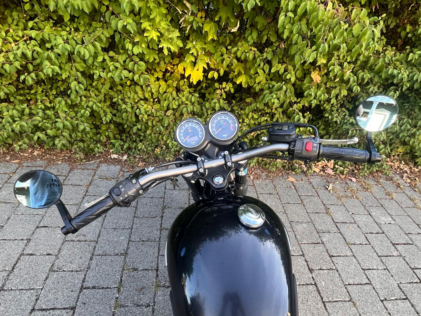 TRIUMPH Bonneville 900 i-image-2