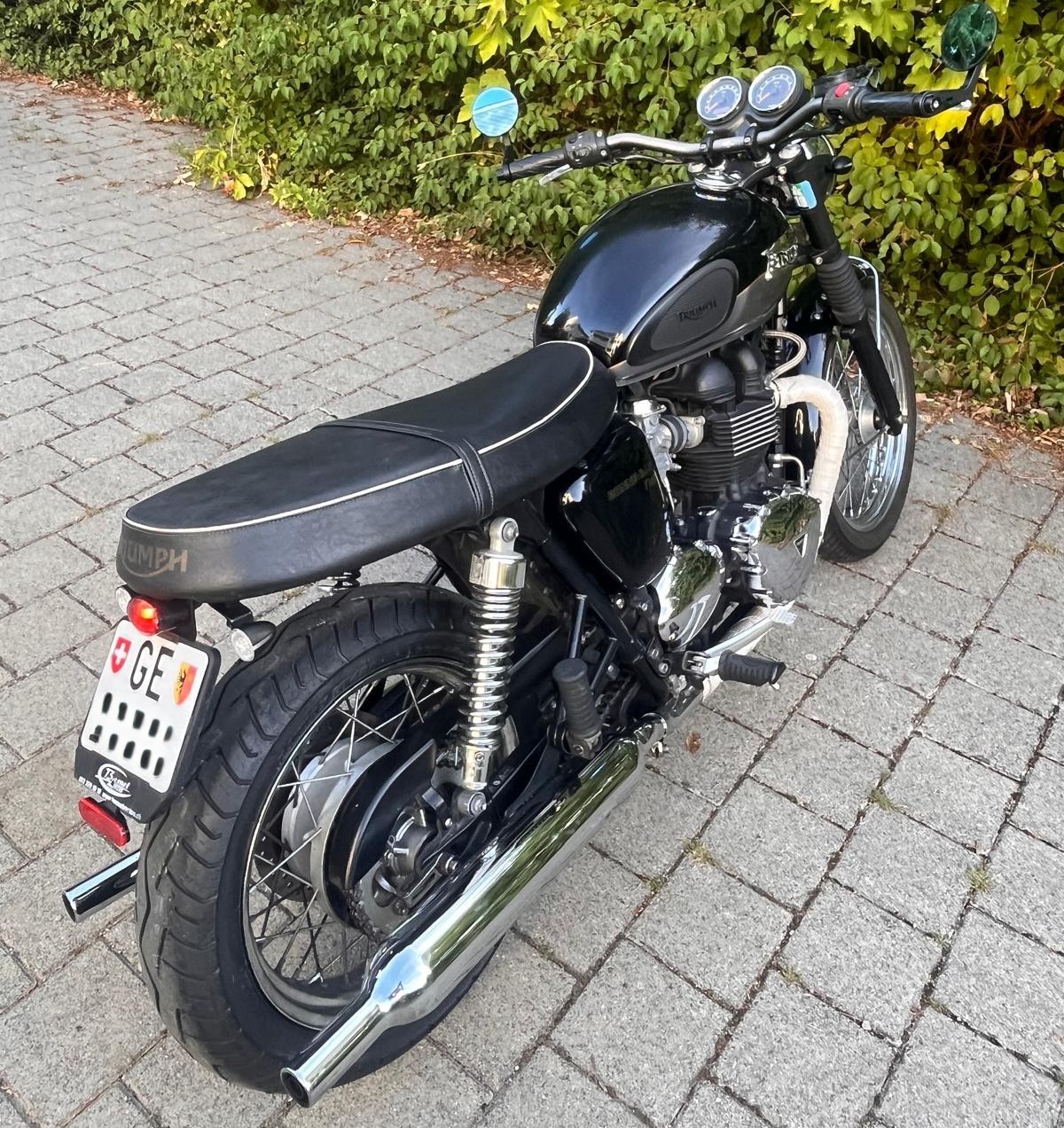 TRIUMPH Bonneville 900 i-image-4