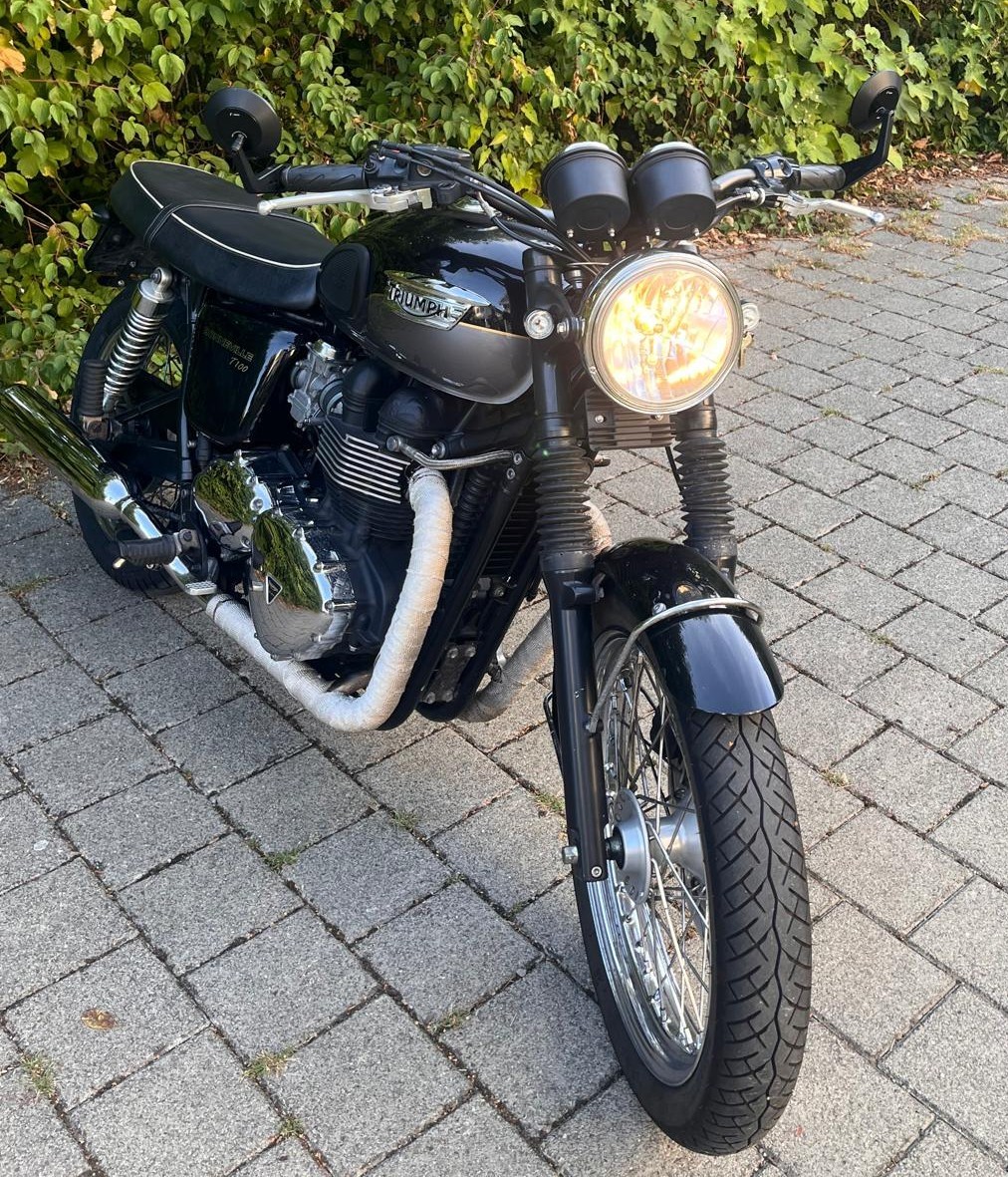 TRIUMPH Bonneville 900 i-image-5