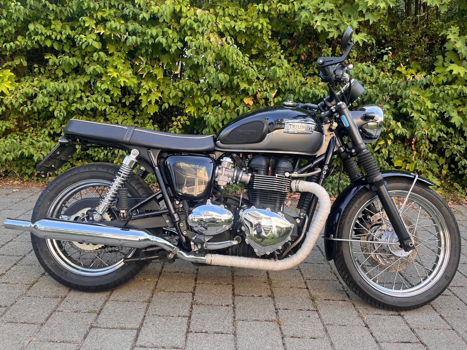 TRIUMPH Bonneville 900 i-image-0