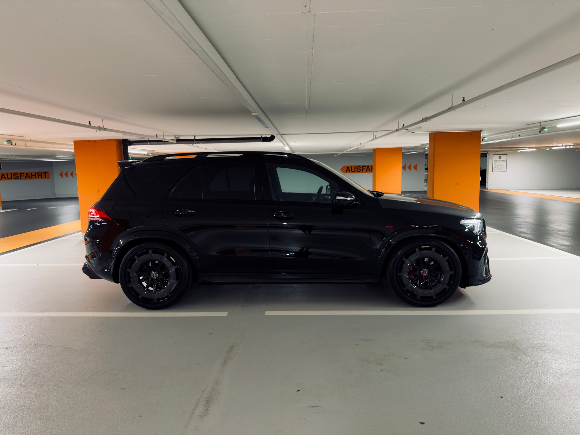 MERCEDES-BENZ GLE 63 S AMG BRABUS 4Matic+ 9G-Speedshift-showroom-element-3