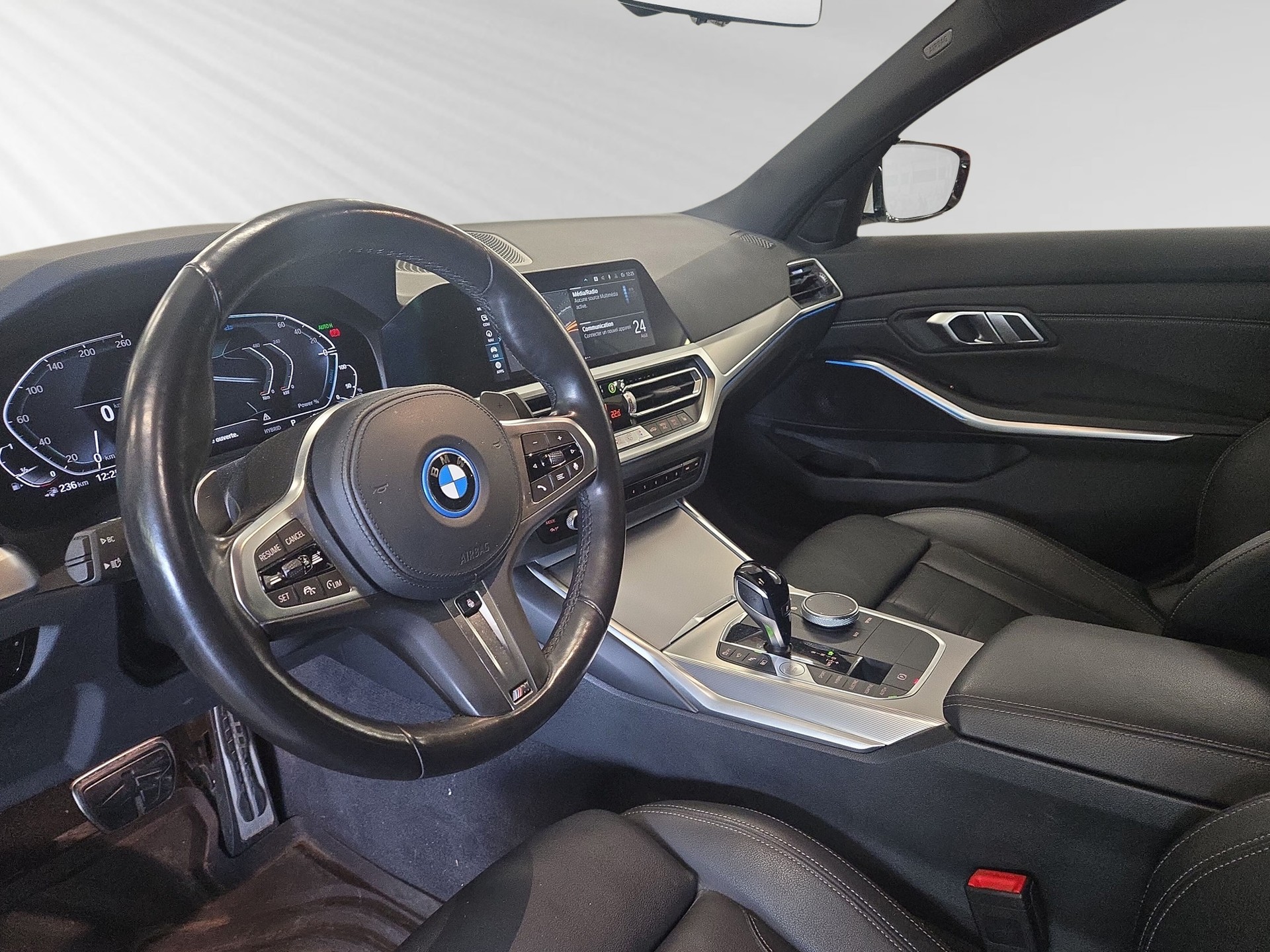 BMW 320e M Sport Steptronic-showroom-element-3