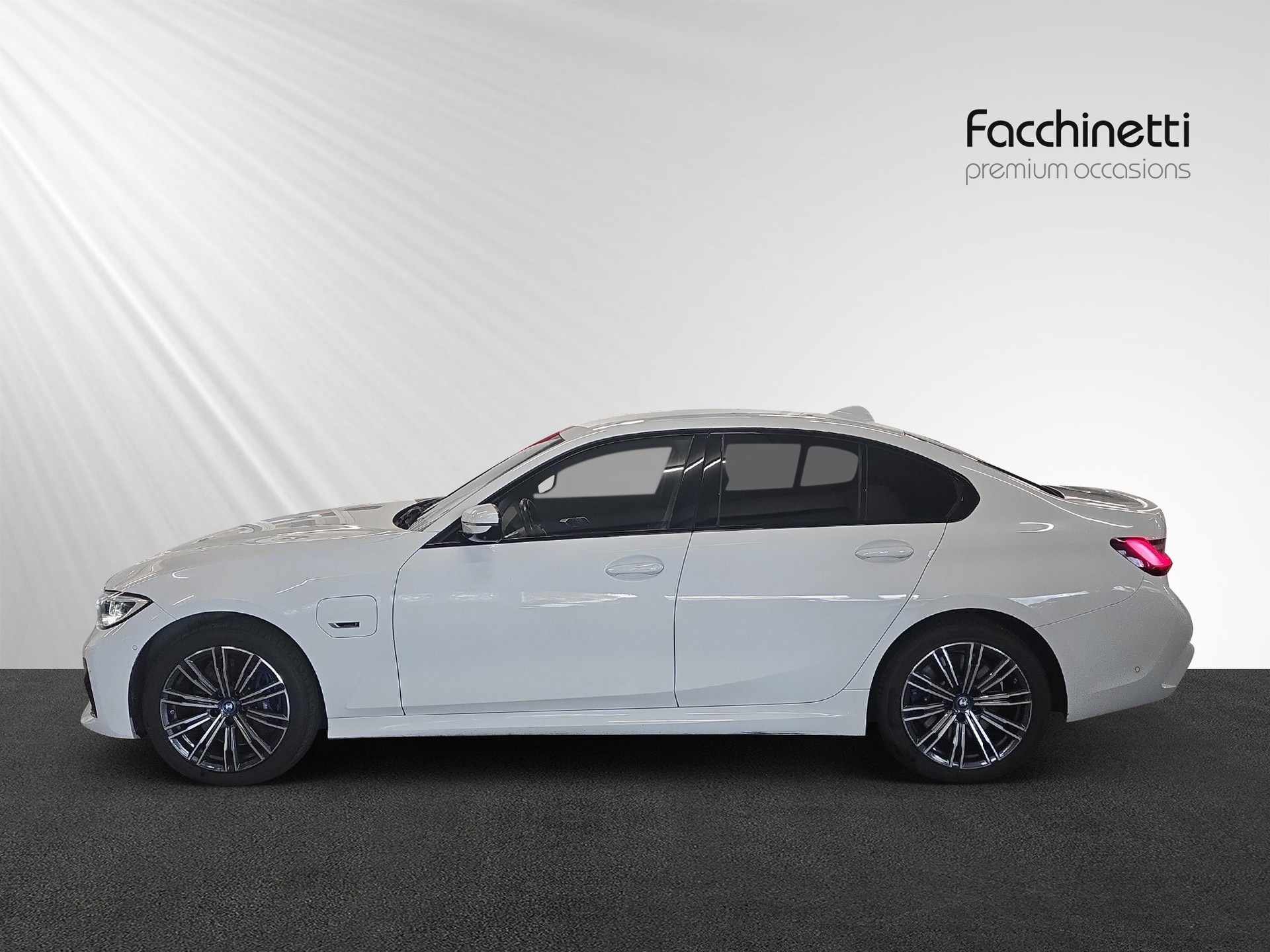 BMW 320e M Sport Steptronic-showroom-element-1