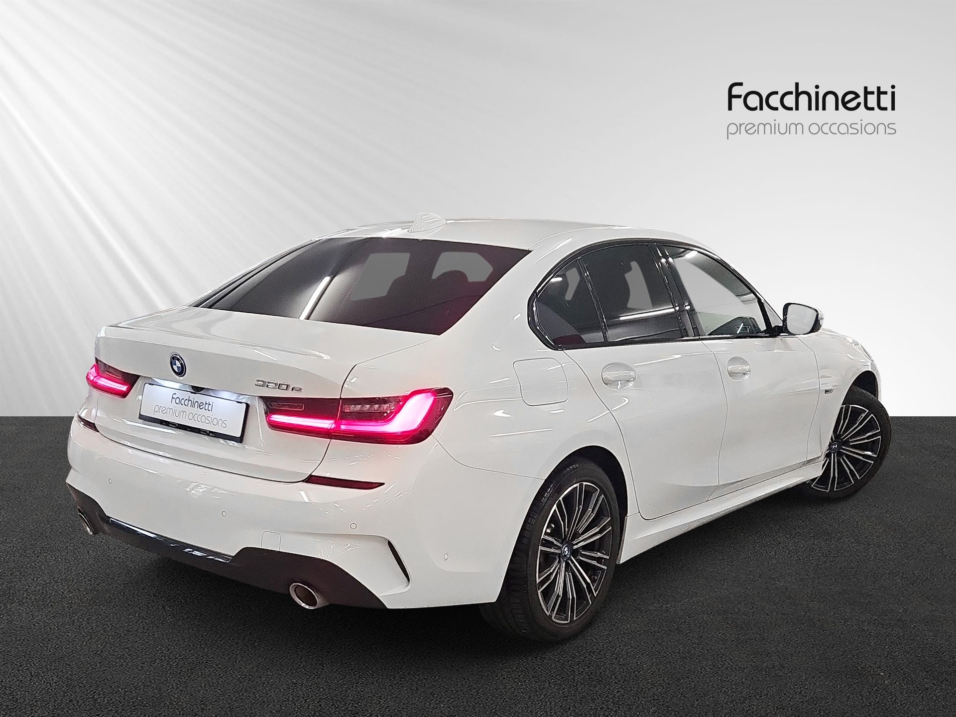BMW 320e M Sport Steptronic-showroom-element-2
