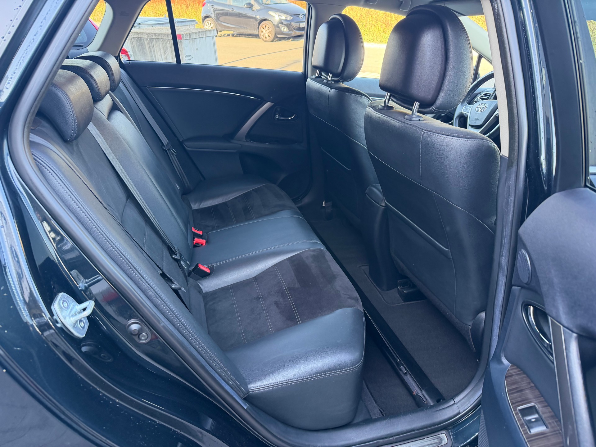 TOYOTA Avensis Sportswagon 2.0 Sol Premium Multidrive-image-5