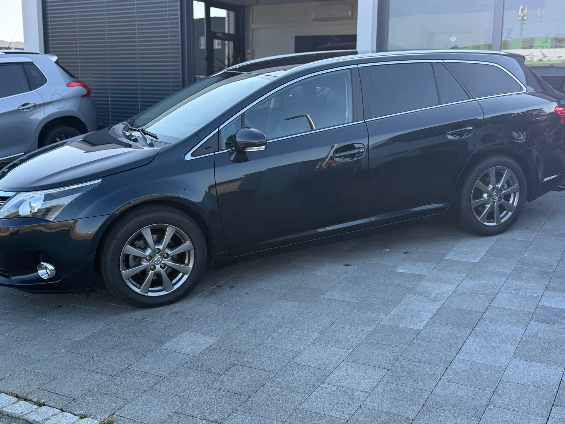 TOYOTA Avensis Sportswagon 2.0 Sol Premium Multidrive-showroom-element-3
