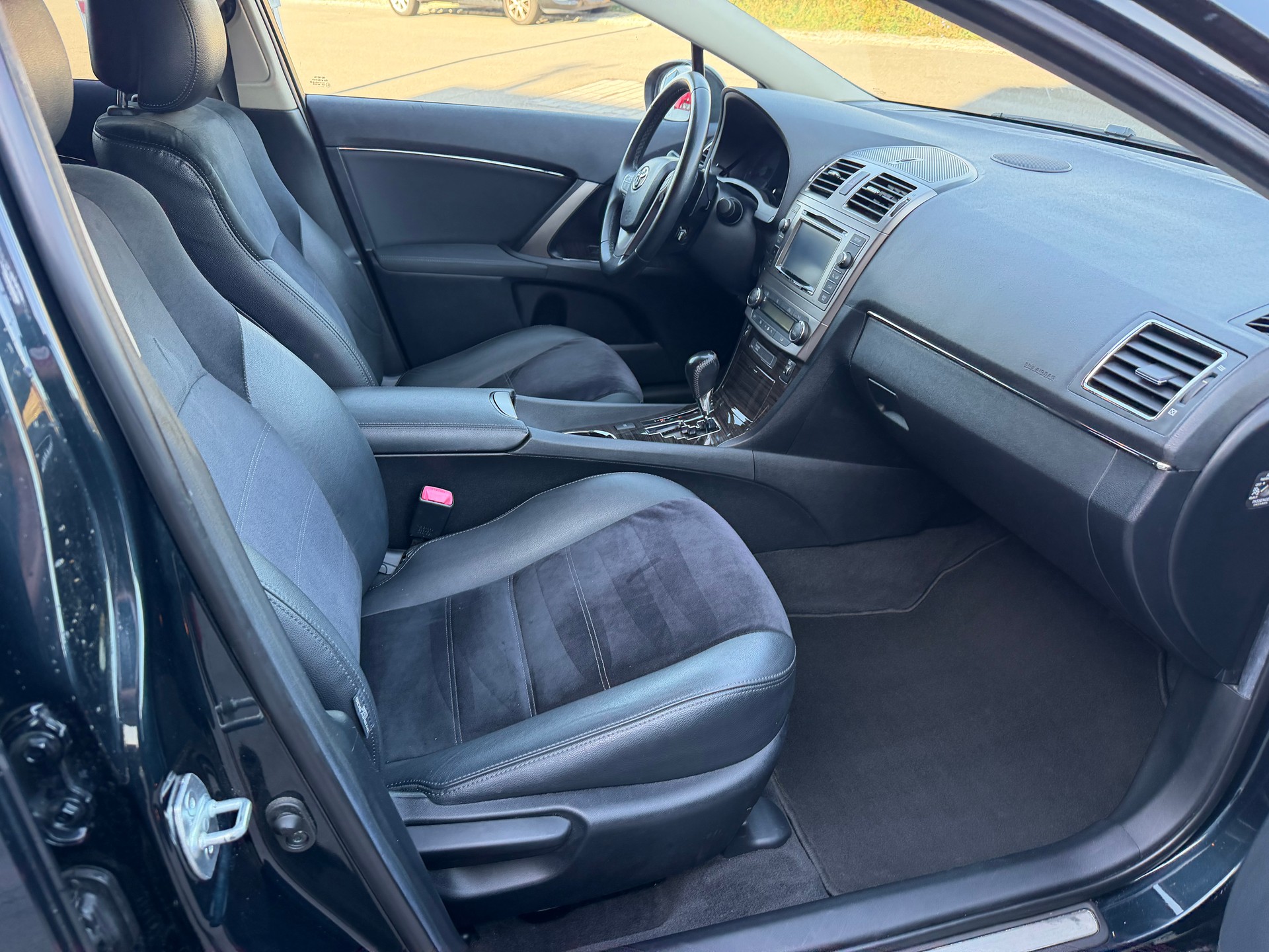 TOYOTA Avensis Sportswagon 2.0 Sol Premium Multidrive-image-6