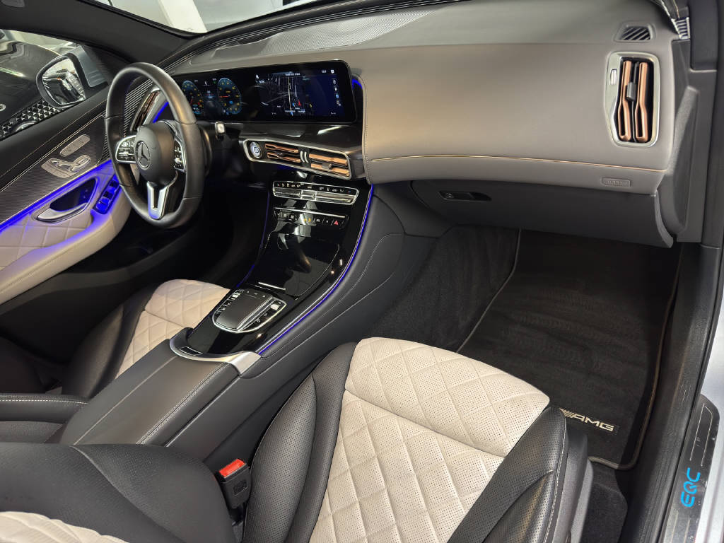 MERCEDES-BENZ EQC 400 AMG Line 4Matic-image-11