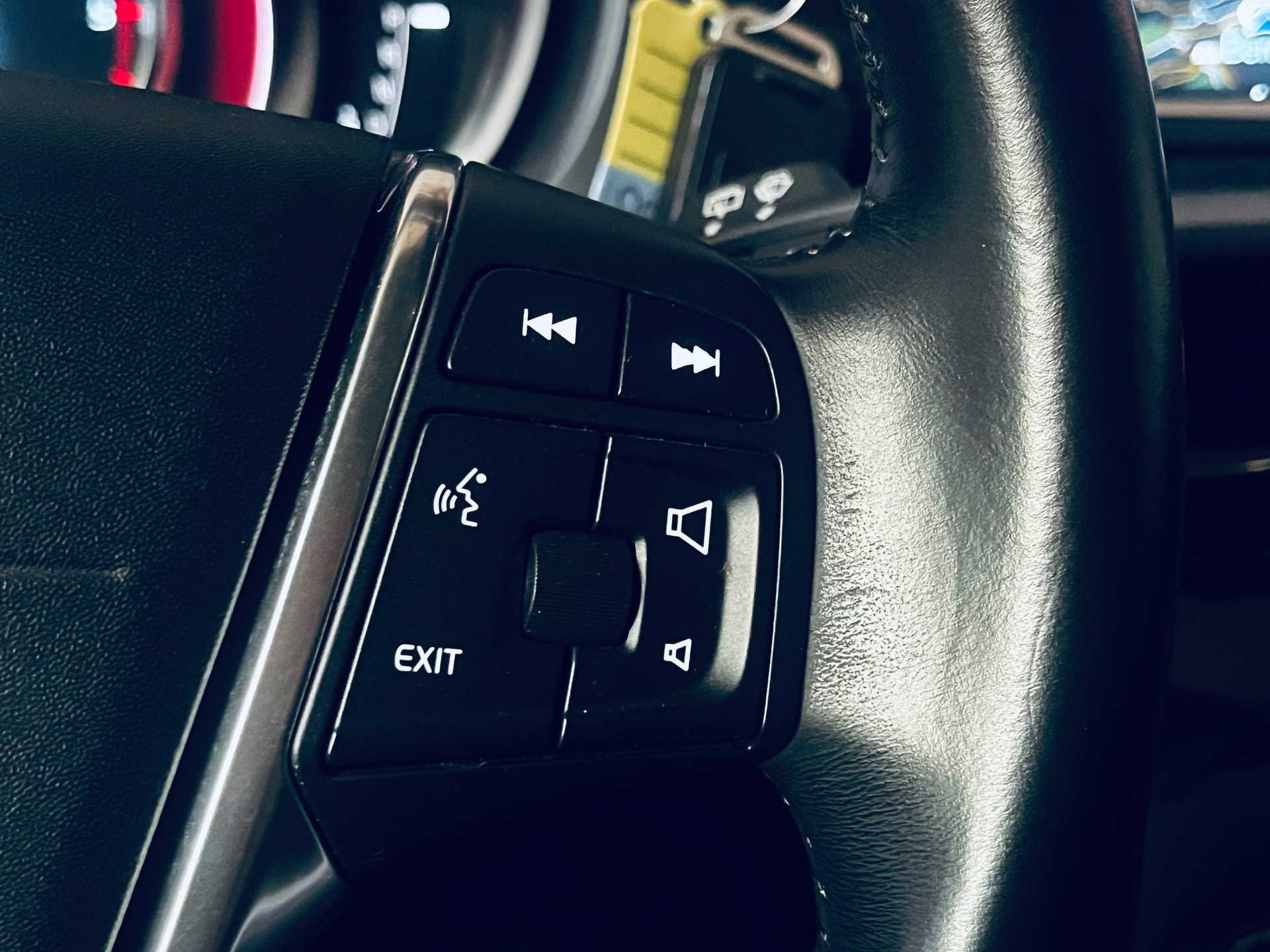 VOLVO V40 Cross Country D3 Momentum Geartronic-image-19