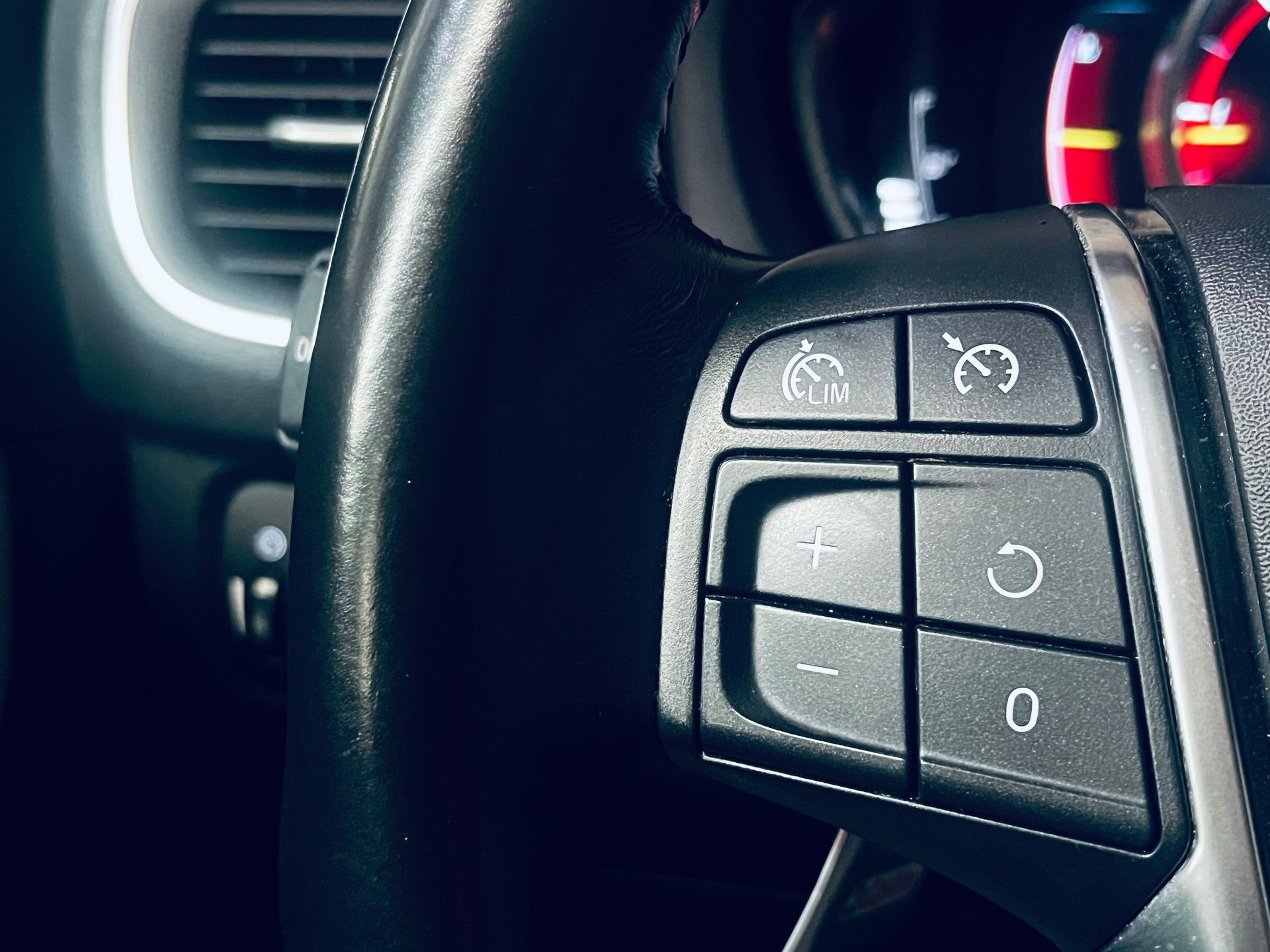 VOLVO V40 Cross Country D3 Momentum Geartronic-image-20