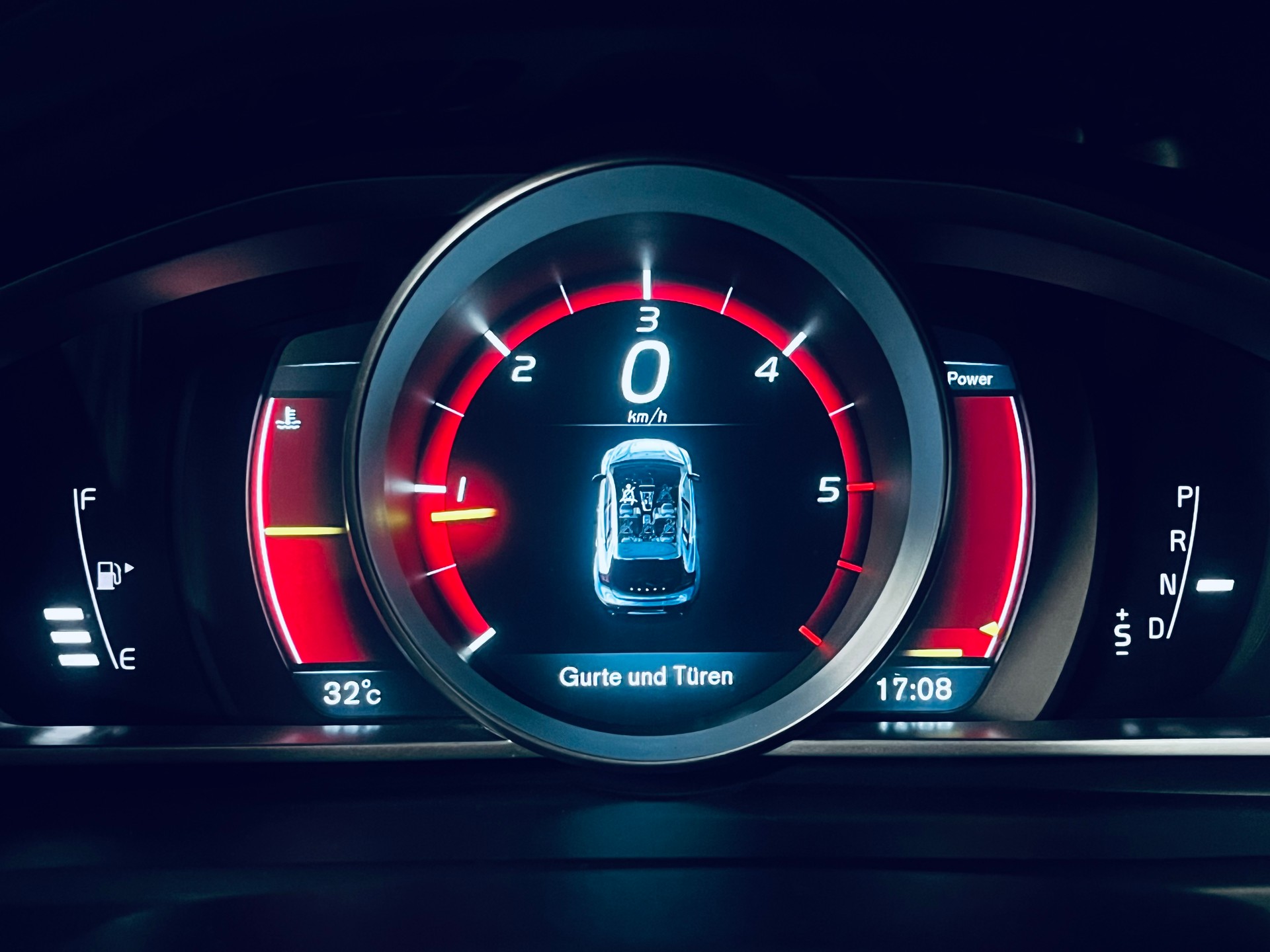 VOLVO V40 Cross Country D3 Momentum Geartronic-image-13