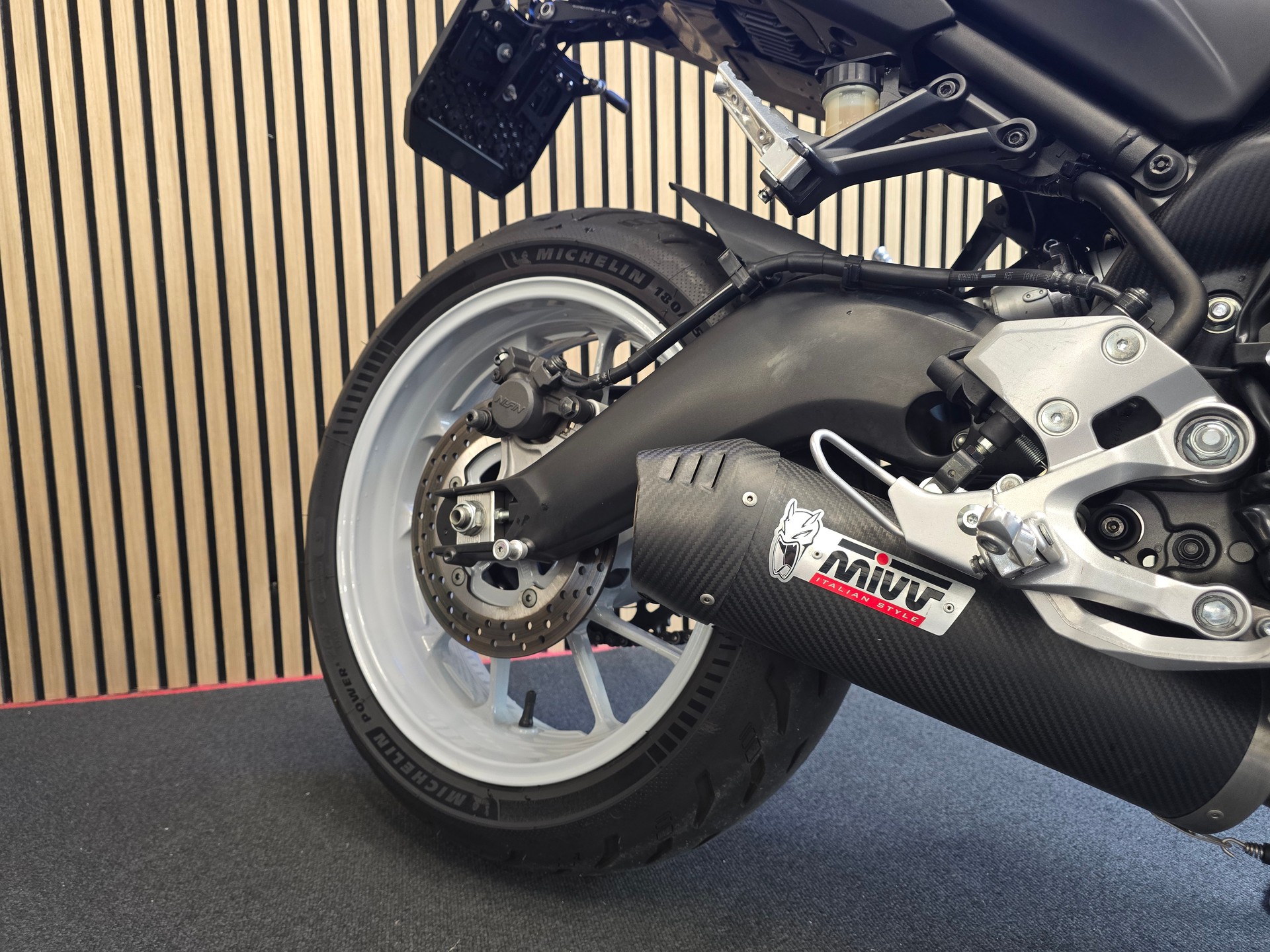 YAMAHA MT-09-image-6