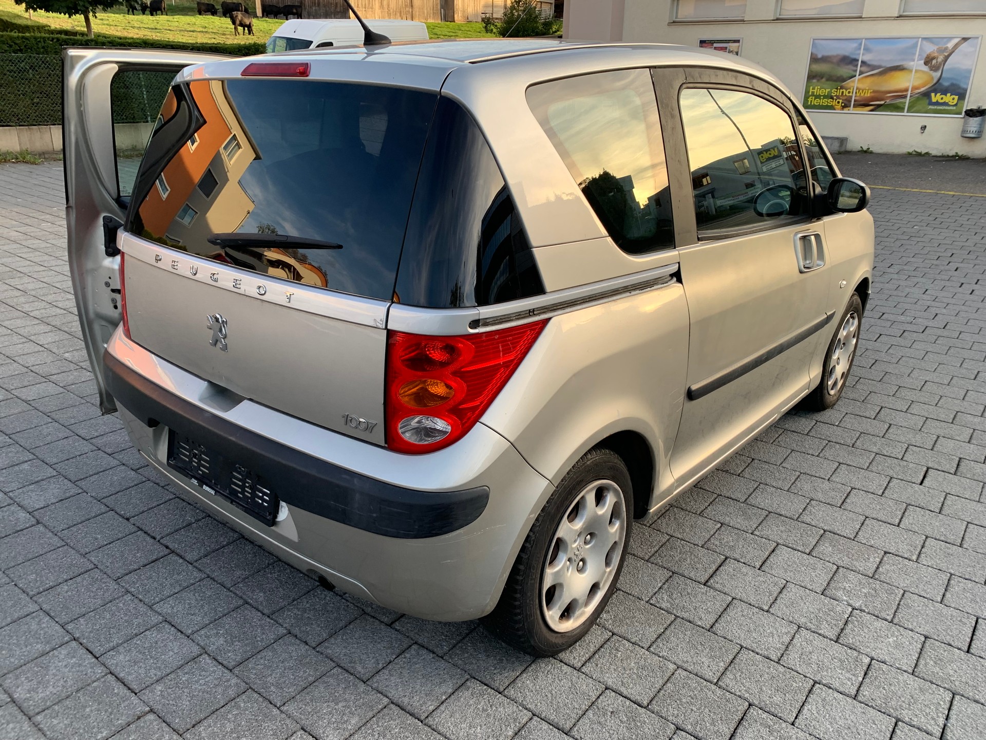 PEUGEOT 1007 1.4 HDI Trendy-image-3