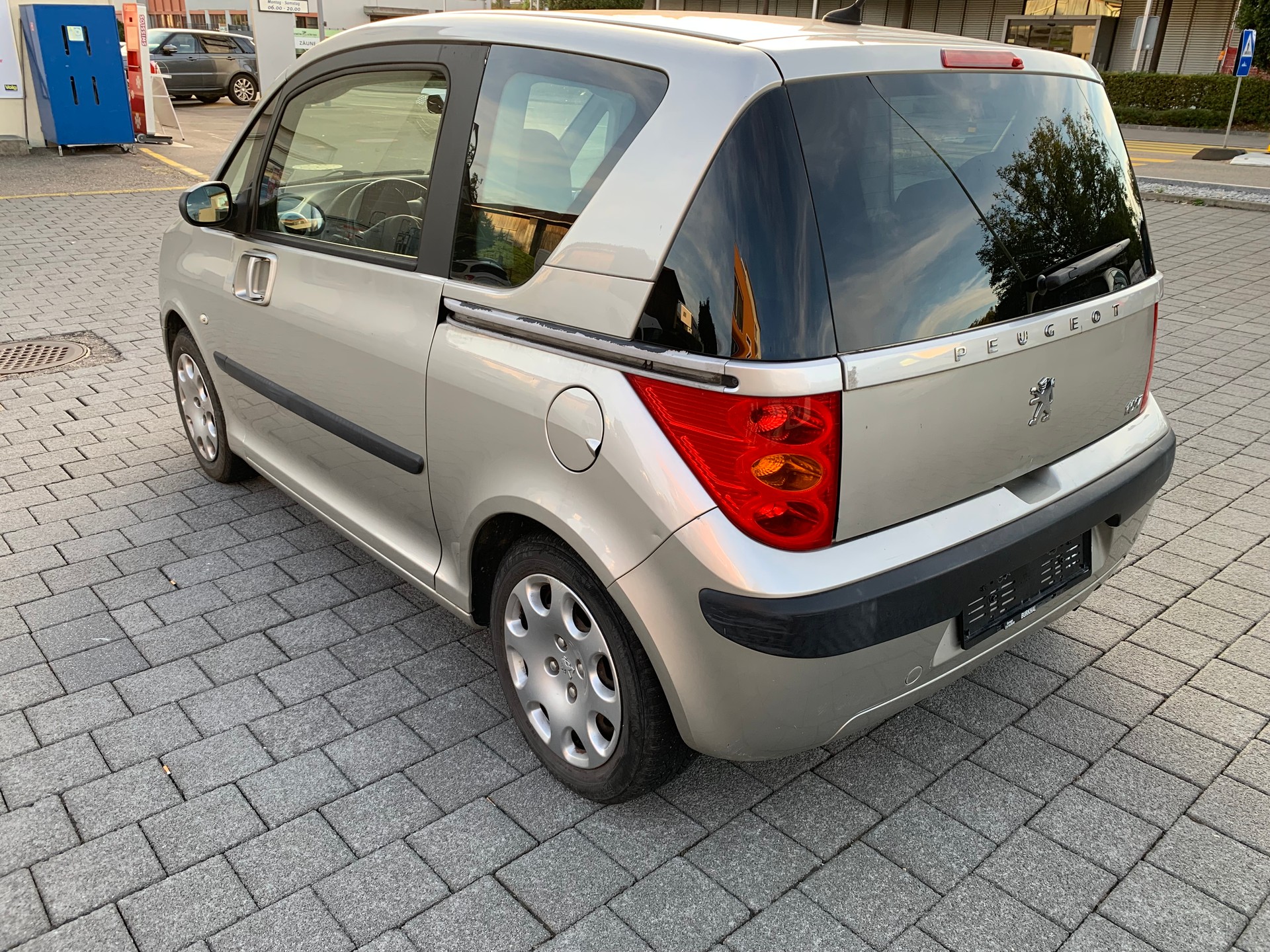 PEUGEOT 1007 1.4 HDI Trendy-image-2