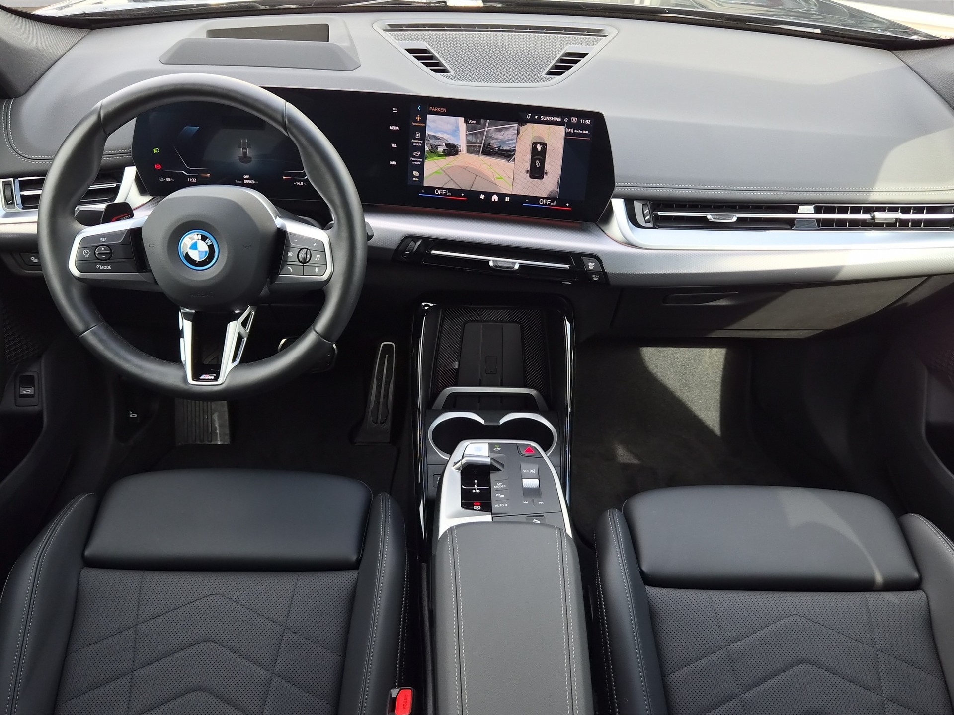 BMW iX1 xDrive 30 Edition M Sport-image-16