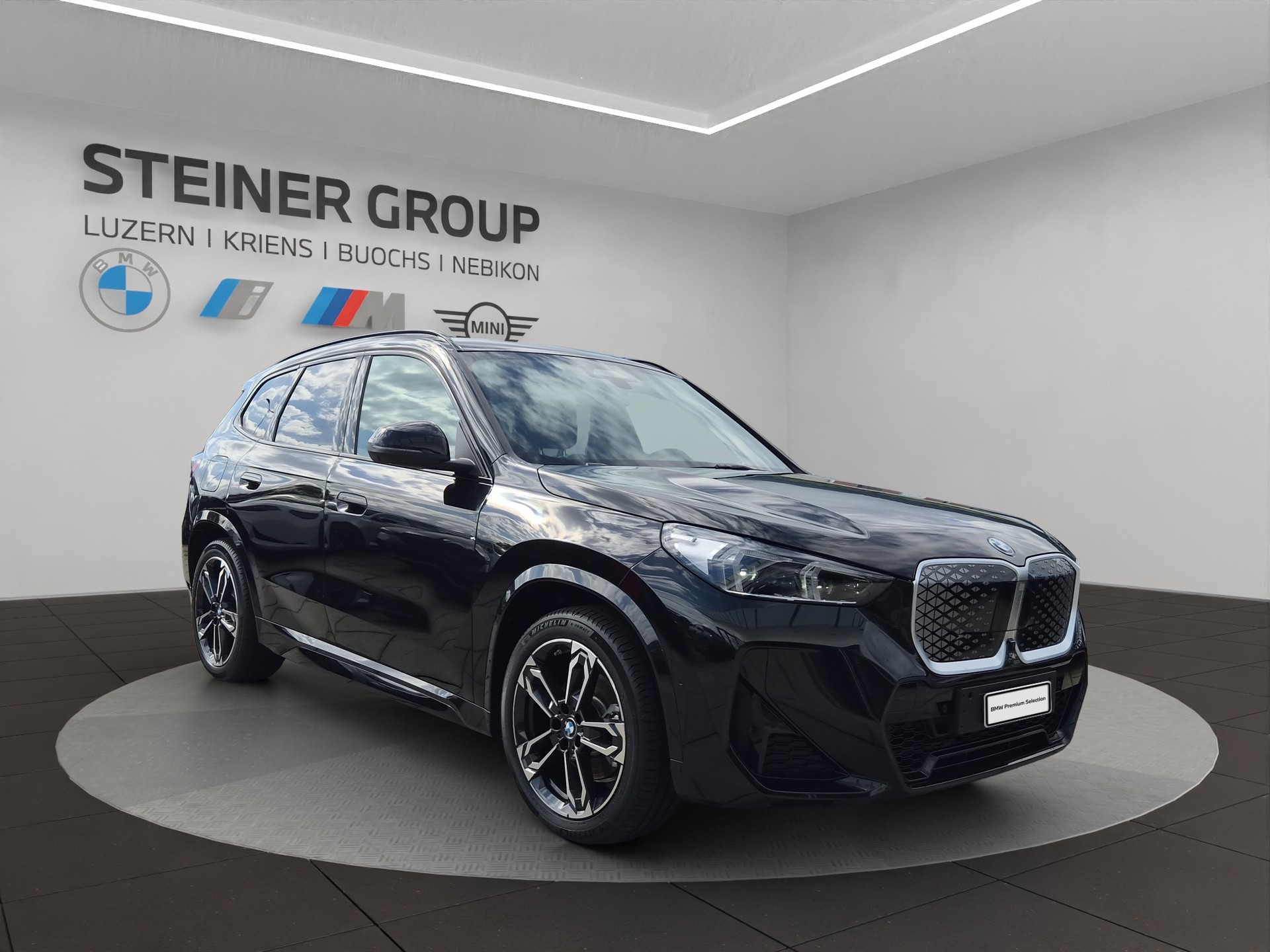 BMW iX1 xDrive 30 Edition M Sport-showroom-element-3