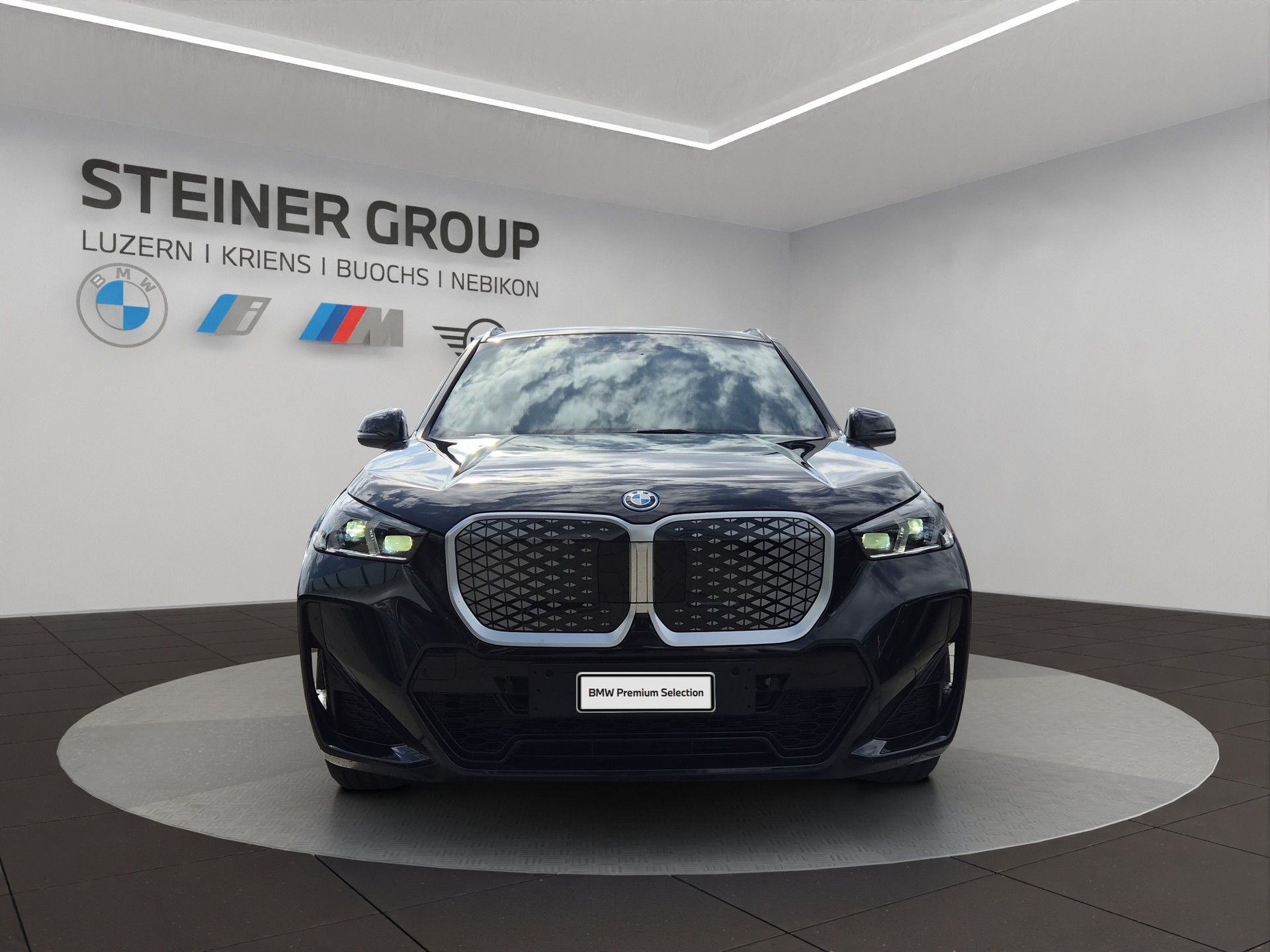 BMW iX1 xDrive 30 Edition M Sport-showroom-element-2