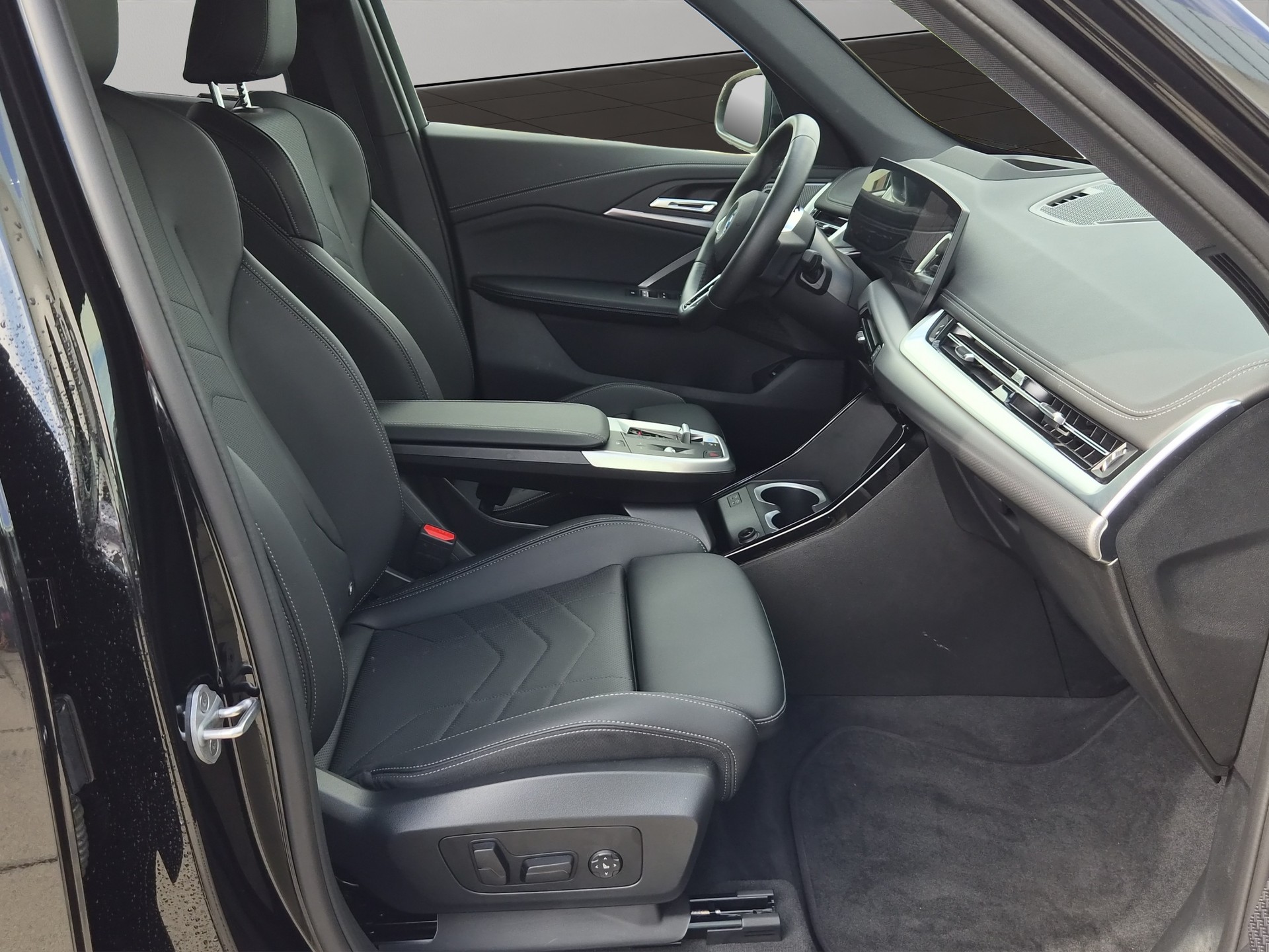 BMW iX1 xDrive 30 Edition M Sport-image-21