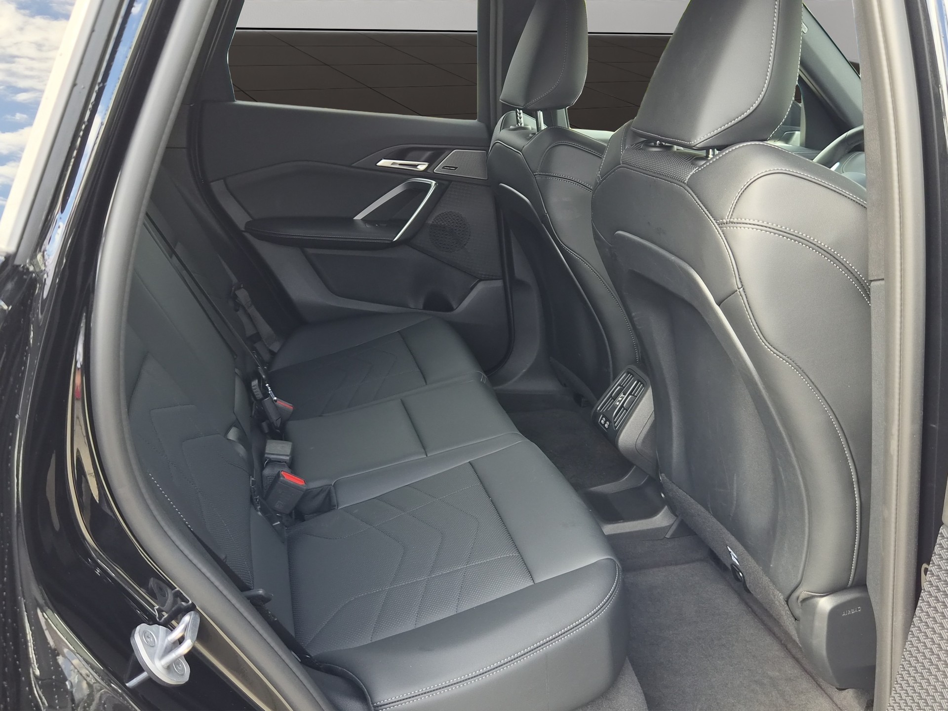 BMW iX1 xDrive 30 Edition M Sport-image-22